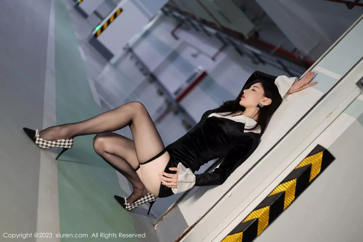 秀人集.com_[XiuRen秀人网]No.7634_模特曼柔醉酒主题脱黑色连衣裙露性感紫色蕾丝内衣撩人诱惑写真66P