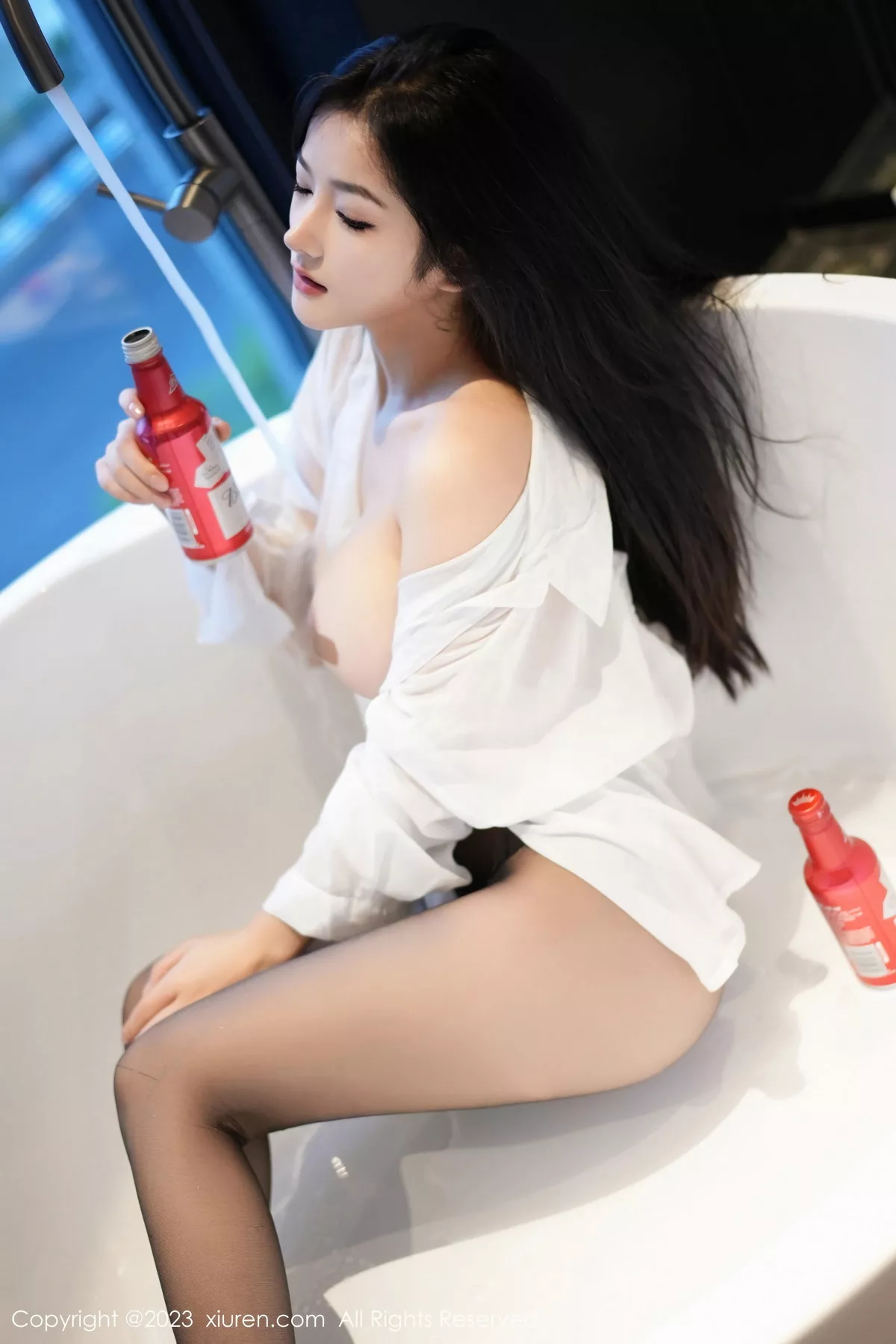 秀人集.com_[XiuRen秀人网]No.7645_模特谭小灵性感白T配简约牛仔裤露超薄黑丝秀惹火身材诱惑写真106P