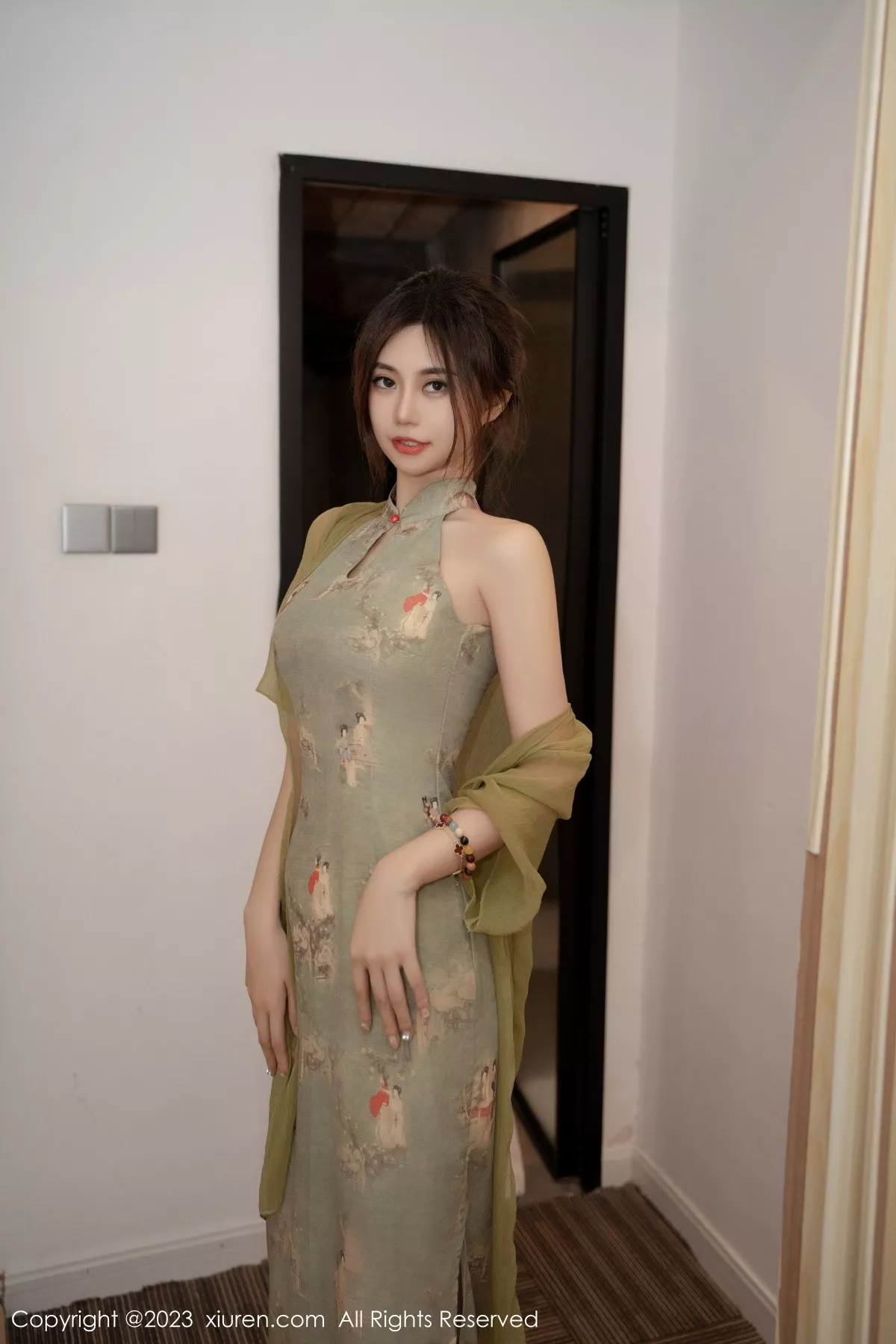 秀人集.com_[XiuRen秀人网]No.7646_女神绮里嘉ula性感灰绿旗袍服饰配超薄肉丝秀完美身材诱惑写真103P