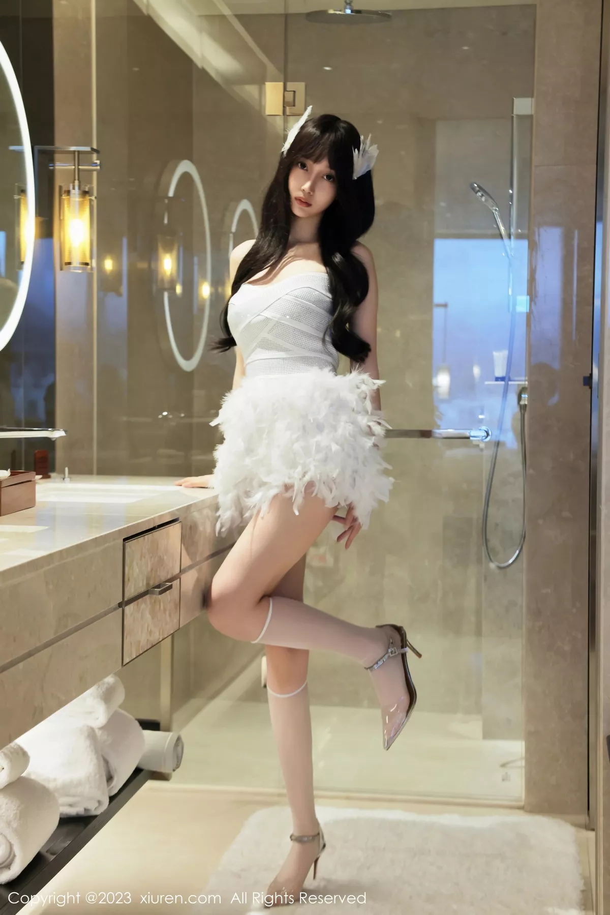 秀人集.com_[XiuRen秀人网]No.7644_模特玥儿玥er性感白色露肩礼裙配白丝袜秀曼妙身姿迷人诱惑写真57P