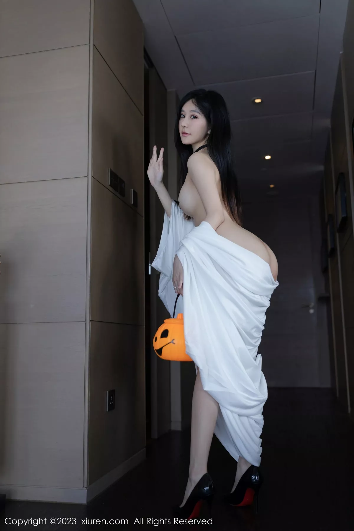 秀人集.com_[XiuRen秀人网]No.7649_模特幼幼性感黑色皮质情趣服饰配黑丝吊袜秀完美身材诱惑写真80P