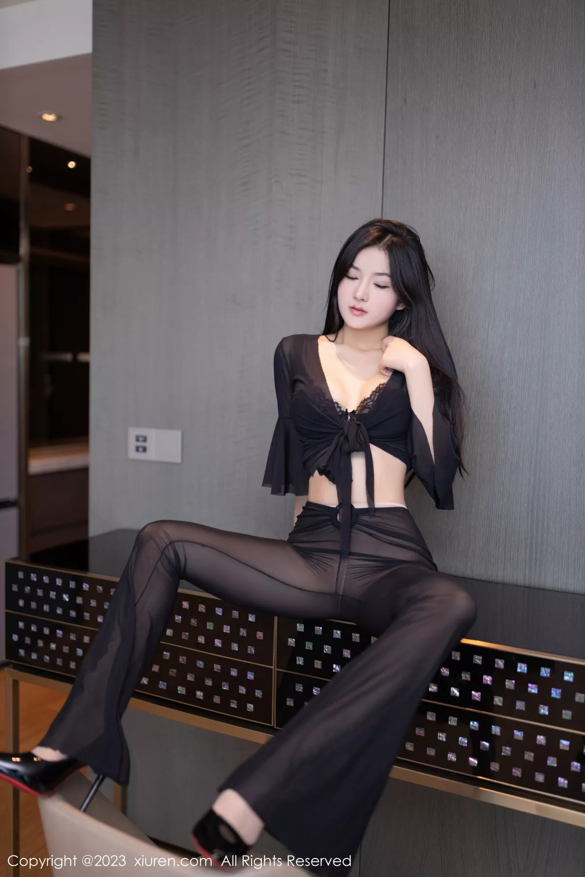 秀人集.com_[XiuRen秀人网]No.7660_模特谭小灵私房性感黑色服饰露黑色蕾丝内衣秀惹火身材诱惑写真80P