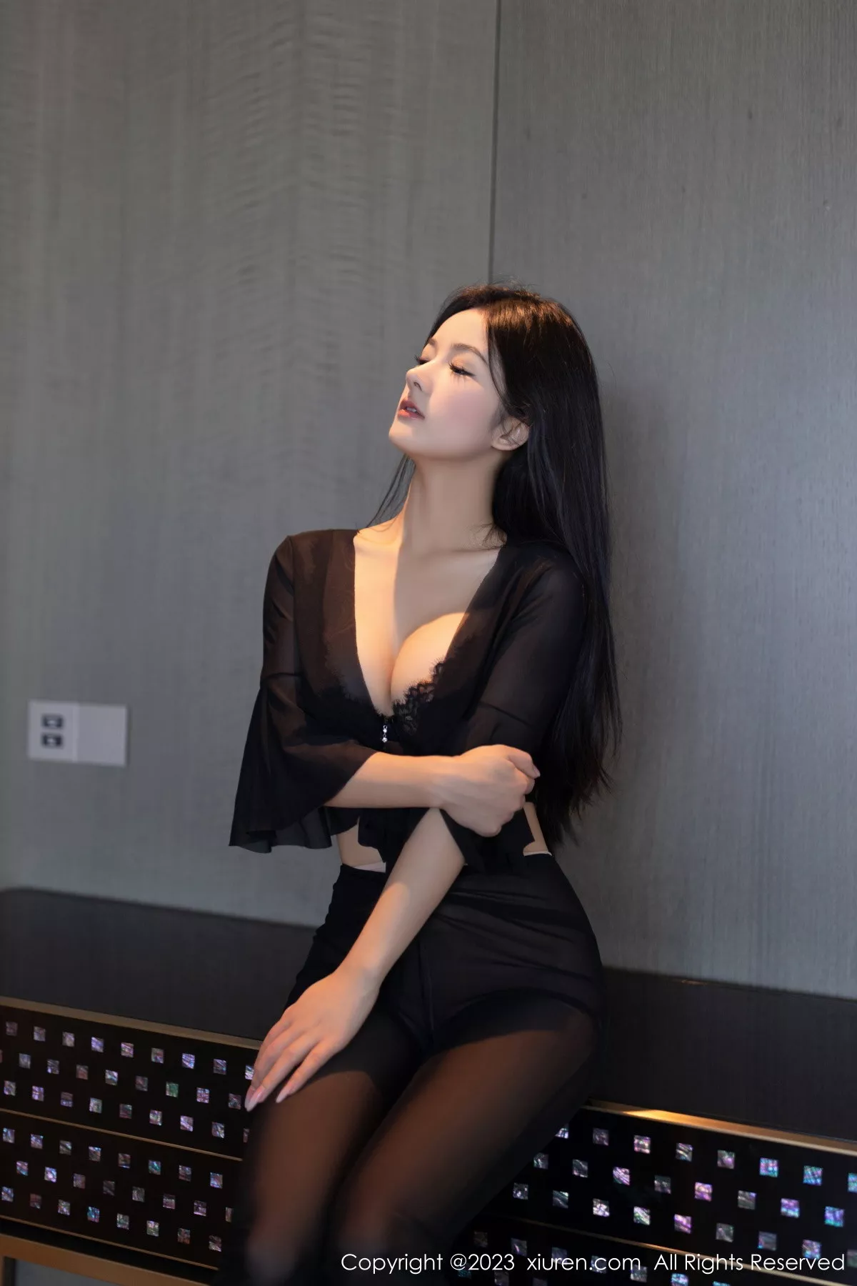 秀人集.com_[XiuRen秀人网]No.7660_模特谭小灵私房性感黑色服饰露黑色蕾丝内衣秀惹火身材诱惑写真80P