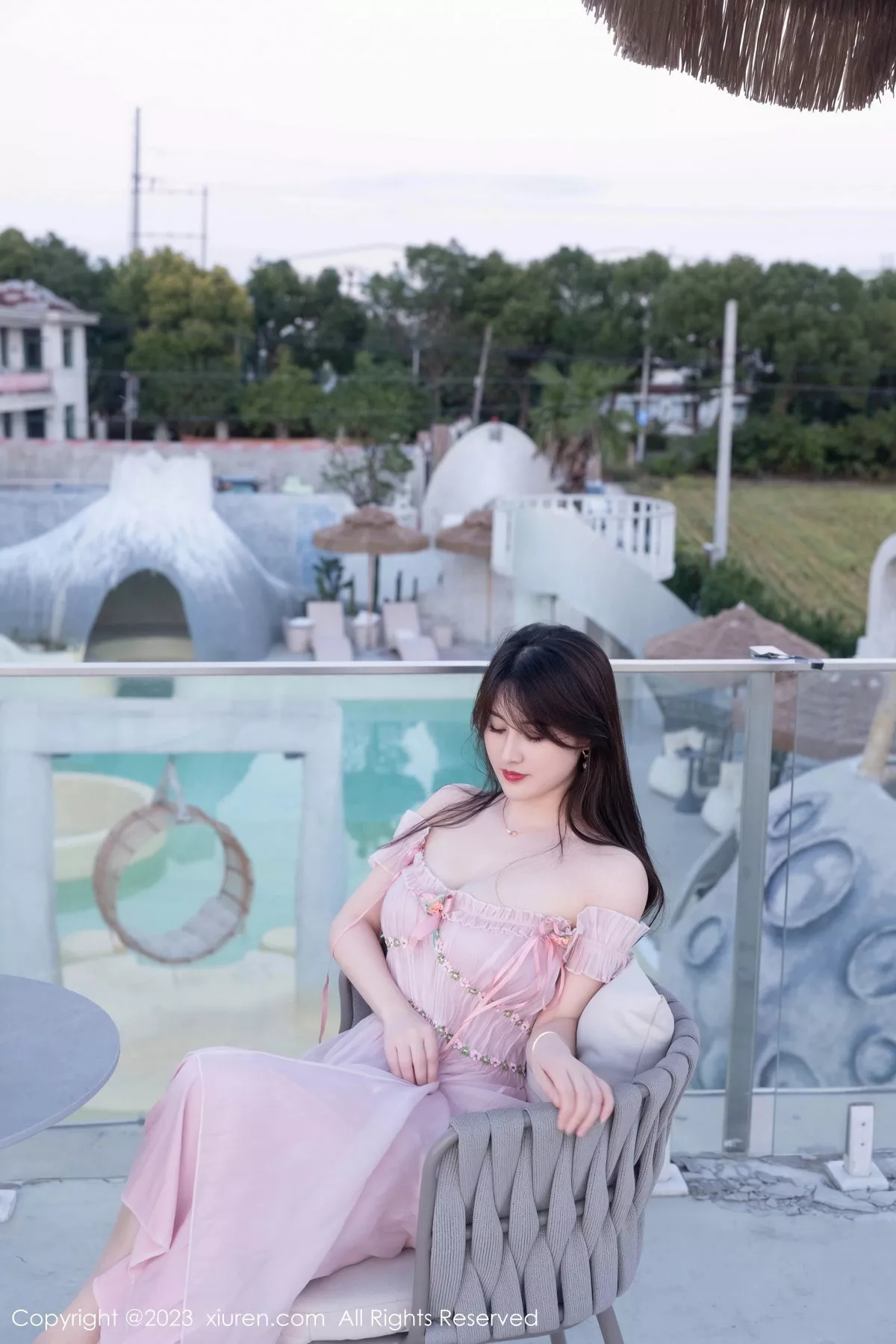 秀人集.com_[XiuRen秀人网]No.7666_模特诗诗kiki性感粉色低胸裙露粉色蕾丝内衣秀丰腴身姿诱惑写真82P