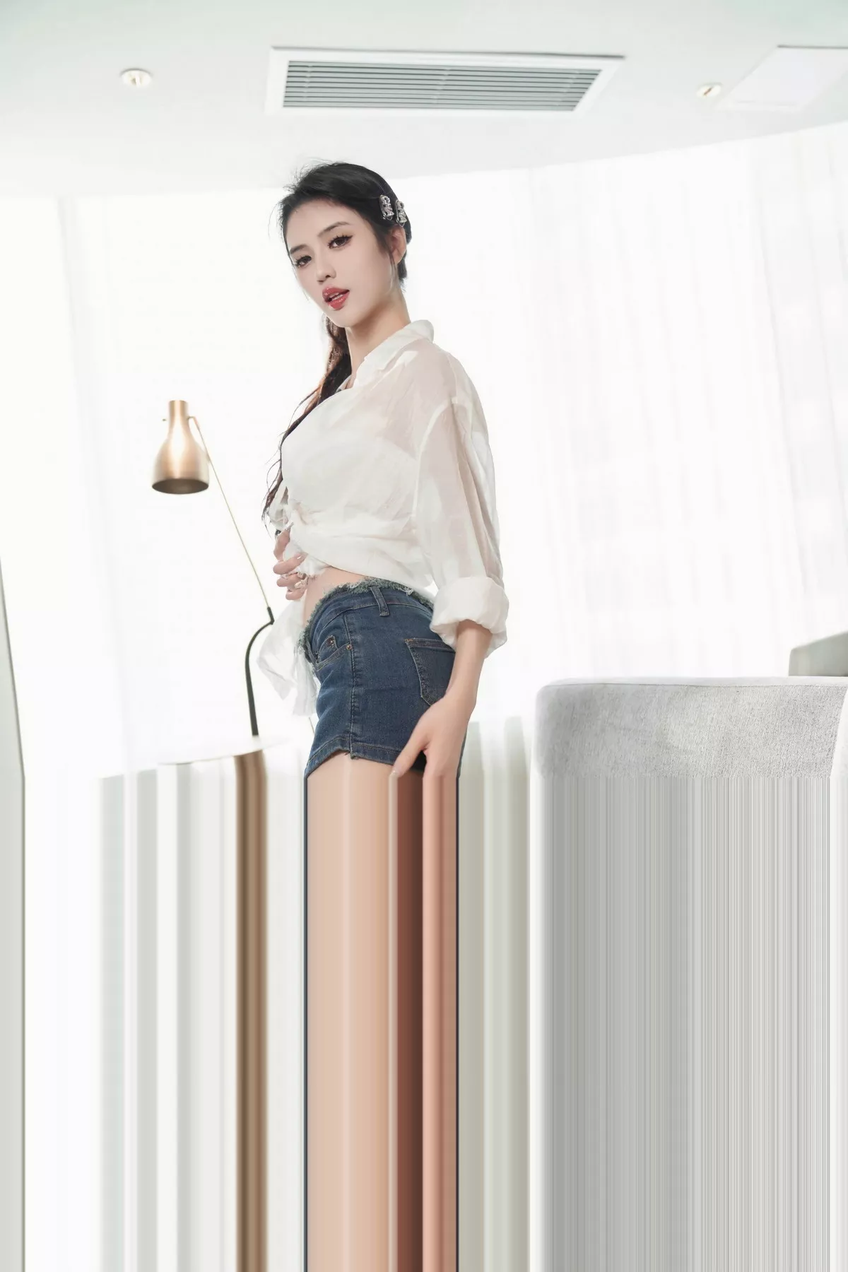 秀人集.com_[XiuRen秀人网]No.7667_模特浅浅Danny性感白T配牛仔短裙露闪亮肉丝秀美腿诱惑写真89P