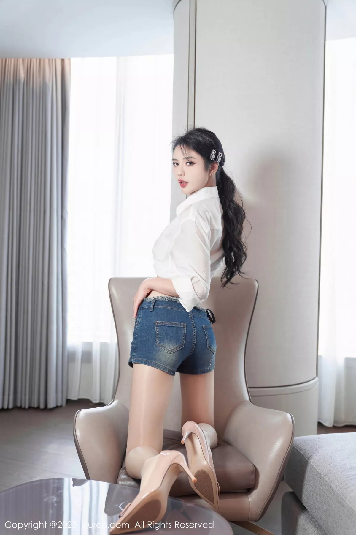 秀人集.com_[XiuRen秀人网]No.7667_模特浅浅Danny性感白T配牛仔短裙露闪亮肉丝秀美腿诱惑写真89P