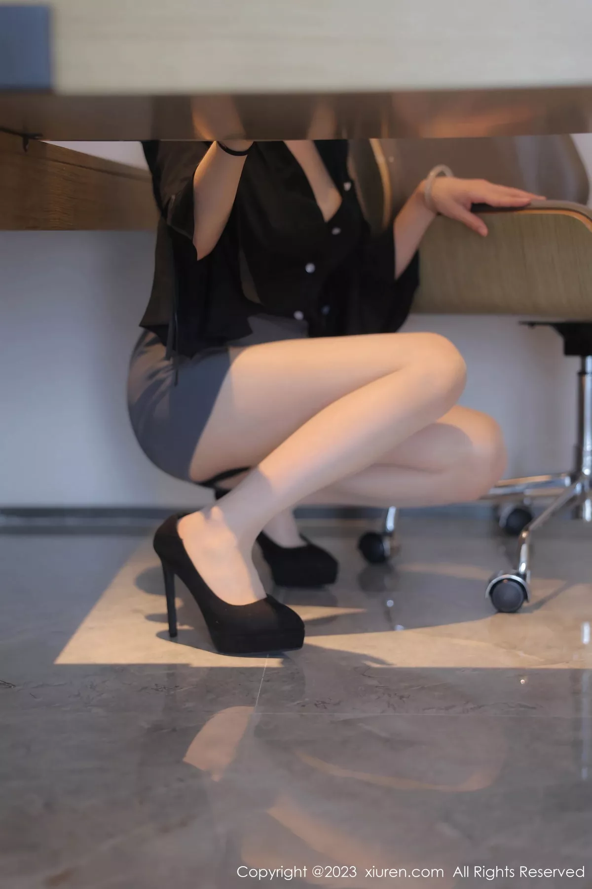 秀人集.com_[XiuRen秀人网]No.7549_模特唐宁宁私房性感白色蕾丝内衣配超薄肉丝秀丰腴身姿诱惑写真85P