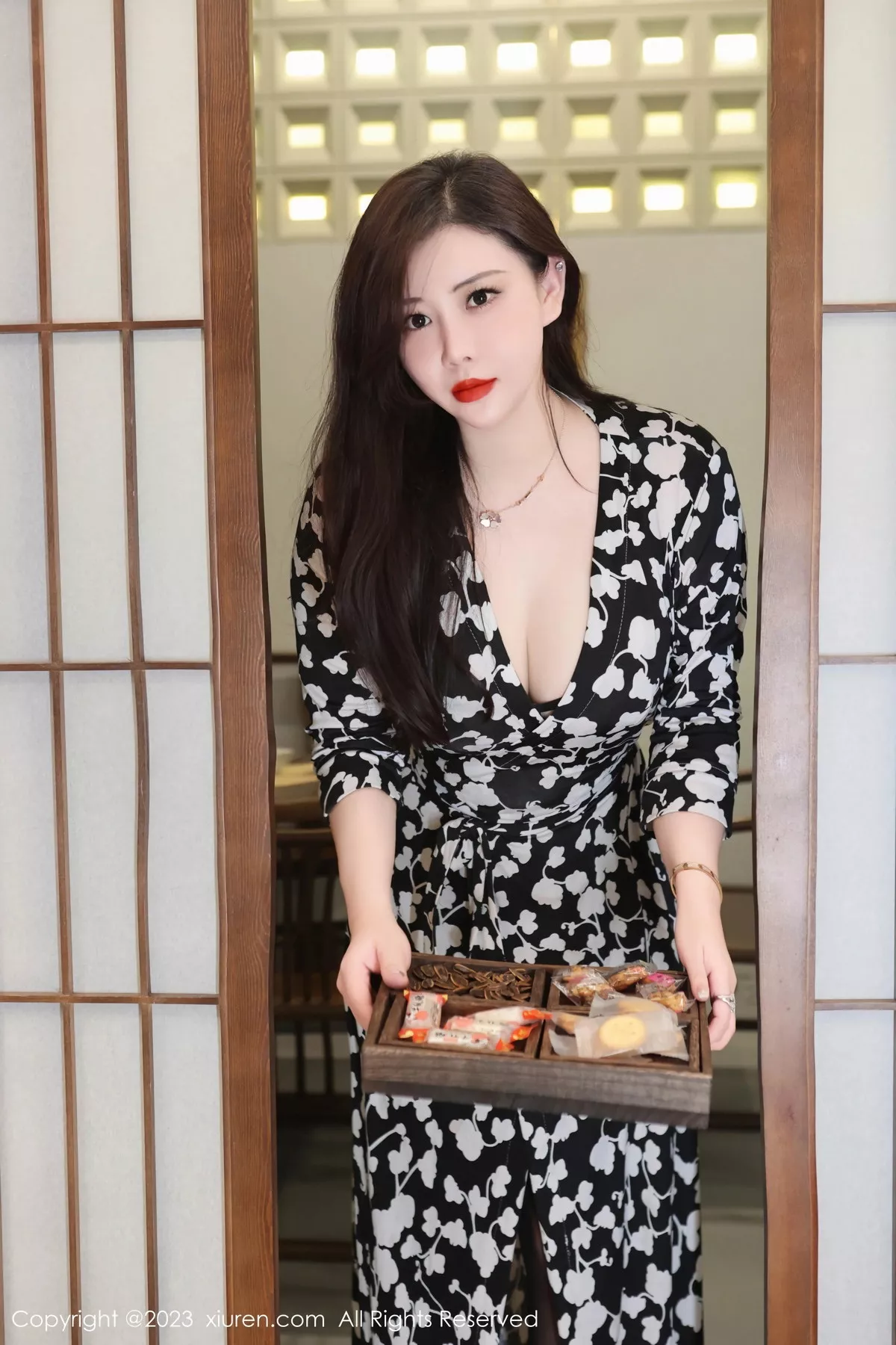 秀人集.com_[XiuRen秀人网]No.7548_模特王婉悠Queen性感连衣长裙露蕾丝内衣秀惹火身材诱惑写真72P