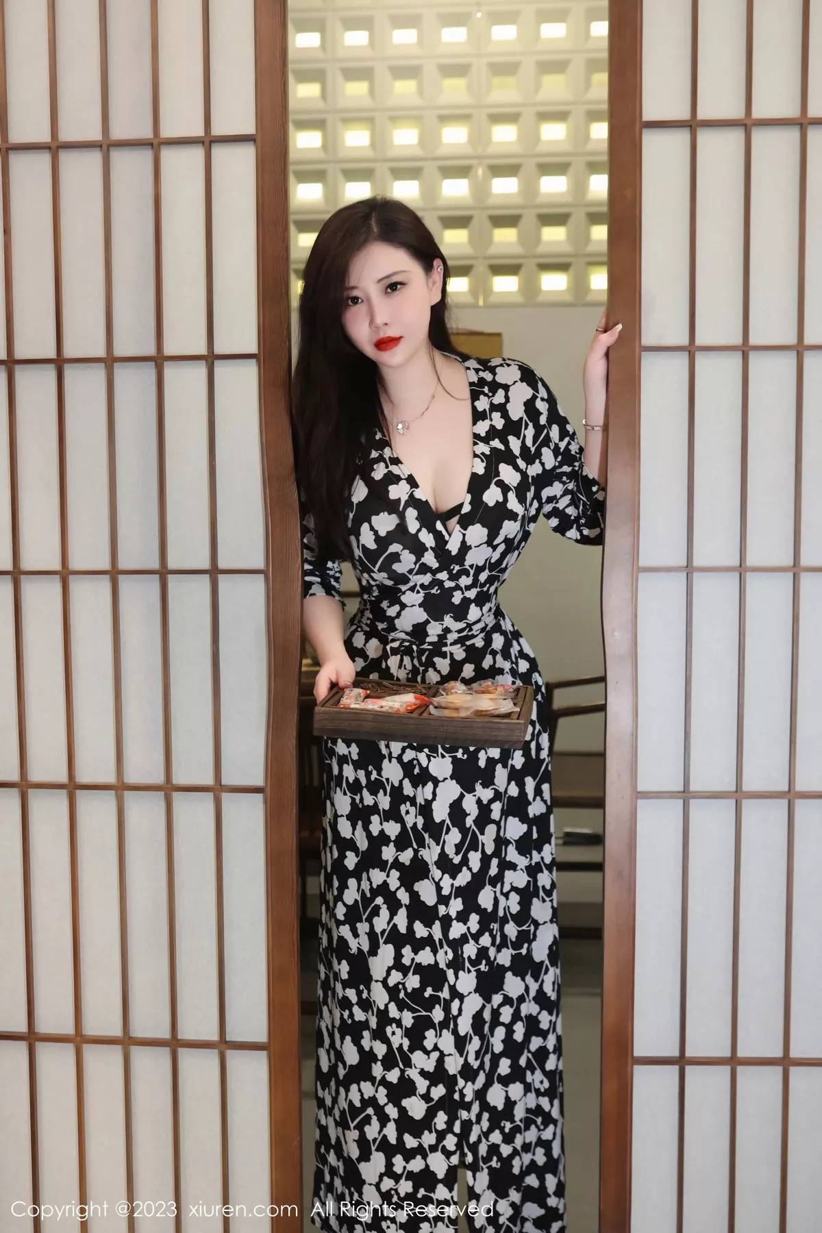 秀人集.com_[XiuRen秀人网]No.7548_模特王婉悠Queen性感连衣长裙露蕾丝内衣秀惹火身材诱惑写真72P