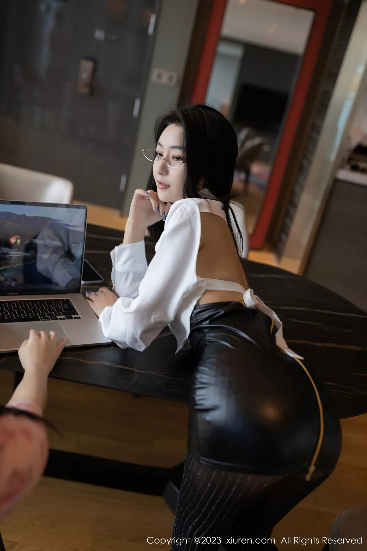 秀人集.com_[XiuRen秀人网]No.7547_模特熊小诺性感白T配黑色皮短裙露超薄黑丝秀曼妙身姿诱惑写真78P