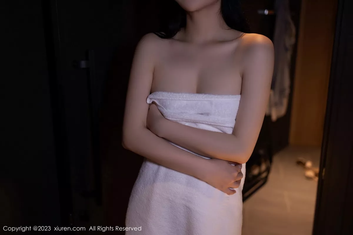 秀人集.com_[XiuRen秀人网]No.7681_模特鱼子酱Fish情节拍摄性感蓝灰上衣配长裙秀曼妙身姿诱惑写真81P