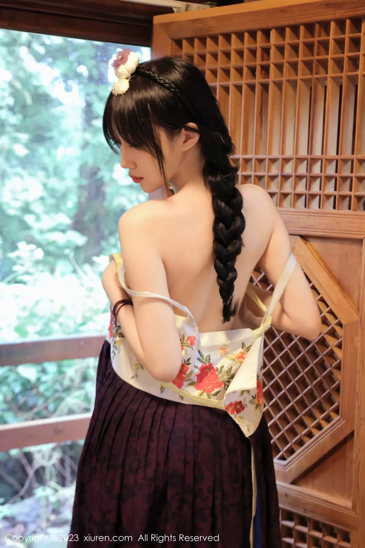 秀人集.com_[XiuRen秀人网]No.7677_模特玥儿玥er济州岛旅拍大长今服饰半脱秀完美身姿迷人诱惑写真66P