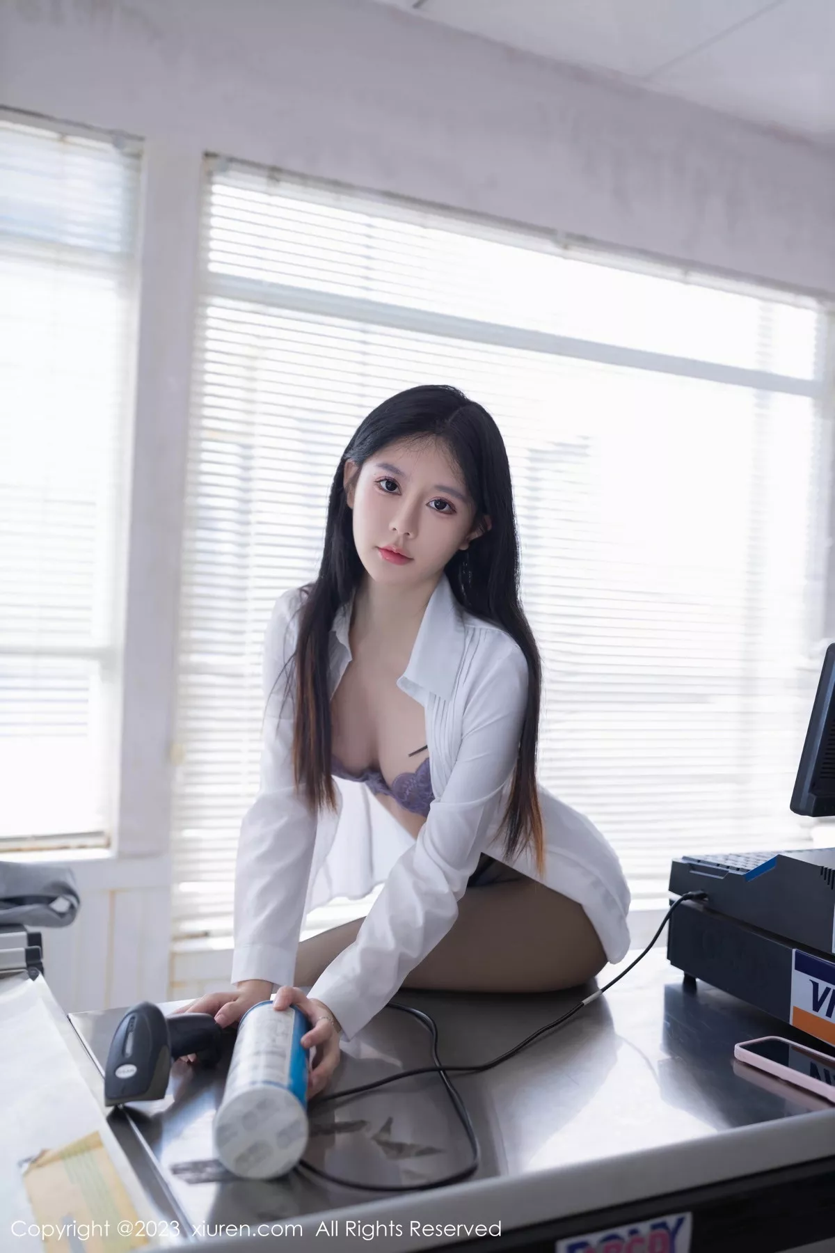 秀人集.com_[XiuRen秀人网]No.7684_模特幼幼性感灰色短裙制服露紫色蕾丝内衣秀完美身姿诱惑写真80P