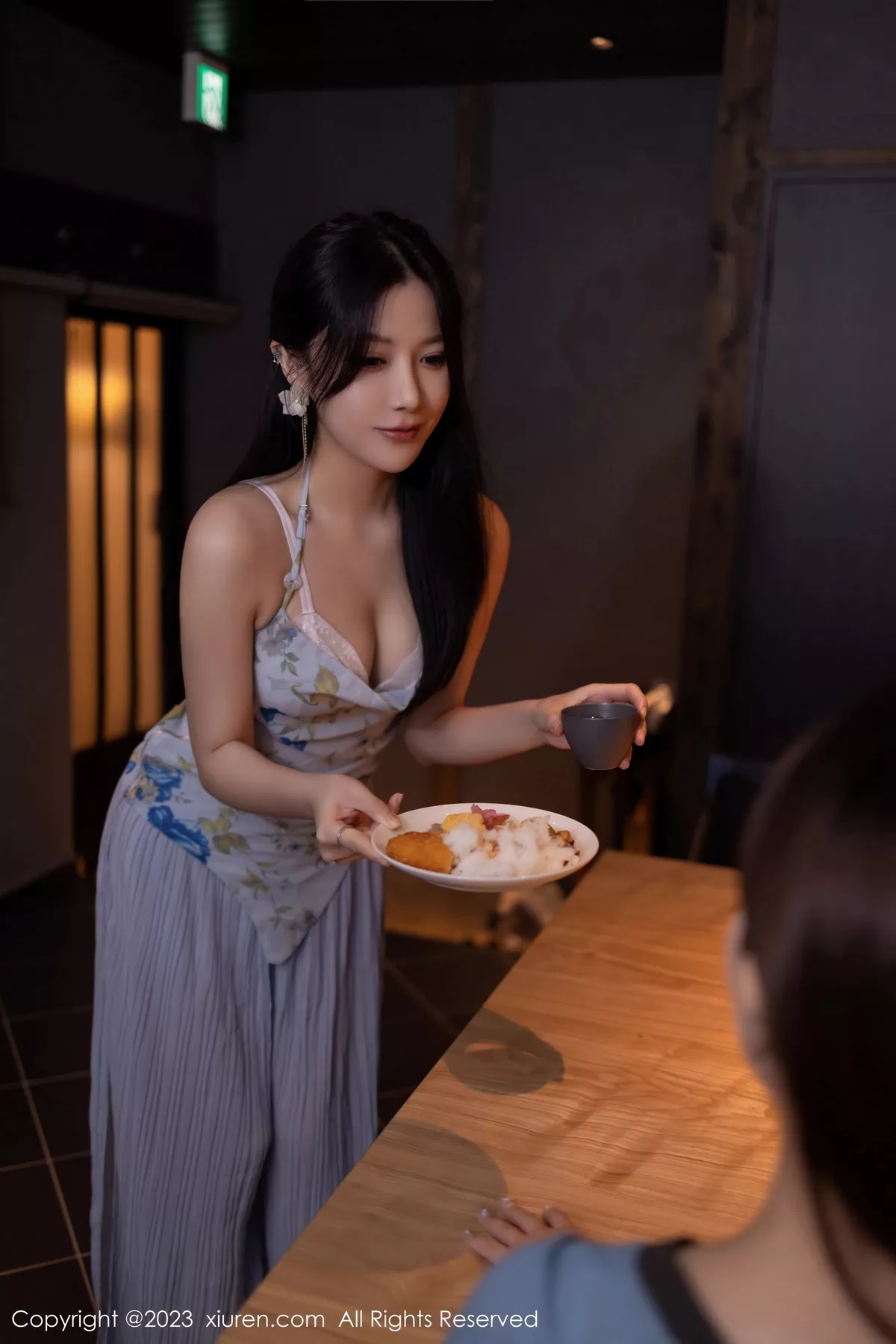 秀人集.com_[XiuRen秀人网]No.7681_模特鱼子酱Fish情节拍摄性感蓝灰上衣配长裙秀曼妙身姿诱惑写真81P