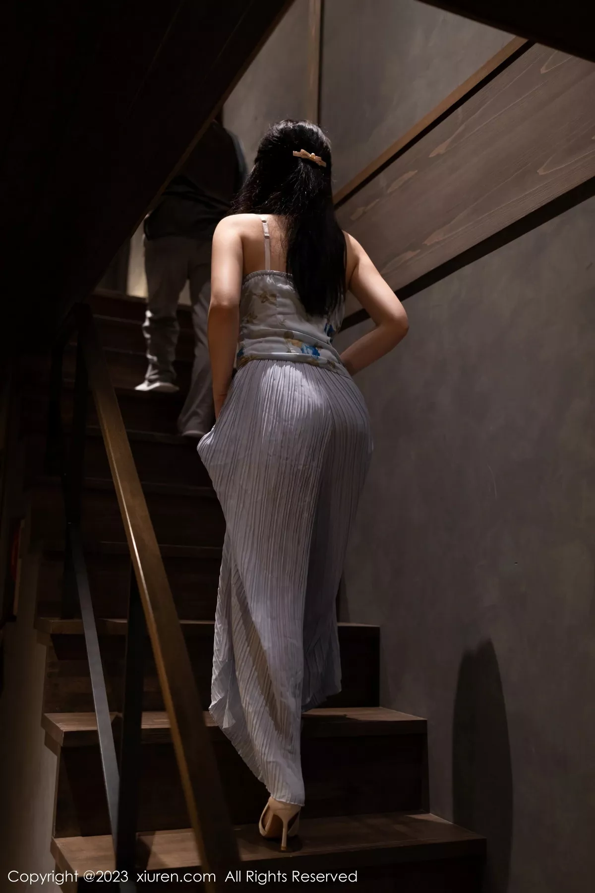 秀人集.com_[XiuRen秀人网]No.7681_模特鱼子酱Fish情节拍摄性感蓝灰上衣配长裙秀曼妙身姿诱惑写真81P