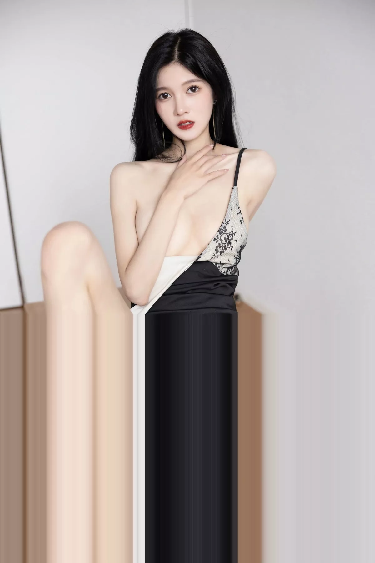 秀人集.com_[XiuRen秀人网]No.7556_模特程程程性感黑色露肩连衣长裙露黑色情趣内衣惹火诱惑写真84P