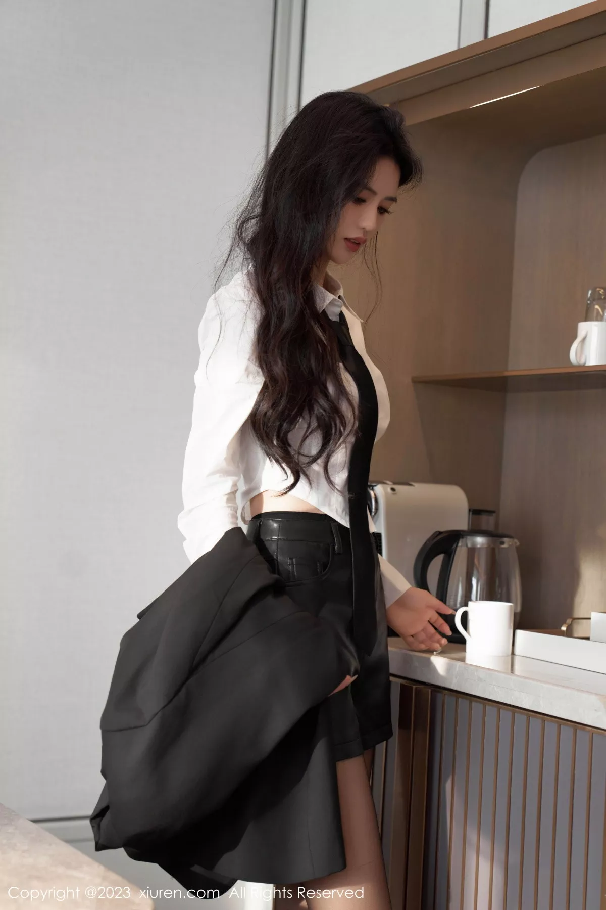 秀人集.com_[XiuRen秀人网]No.7560_模特浅浅Danny性感白T配黑短裙露黑色内衣配超薄肉丝诱惑写真98P