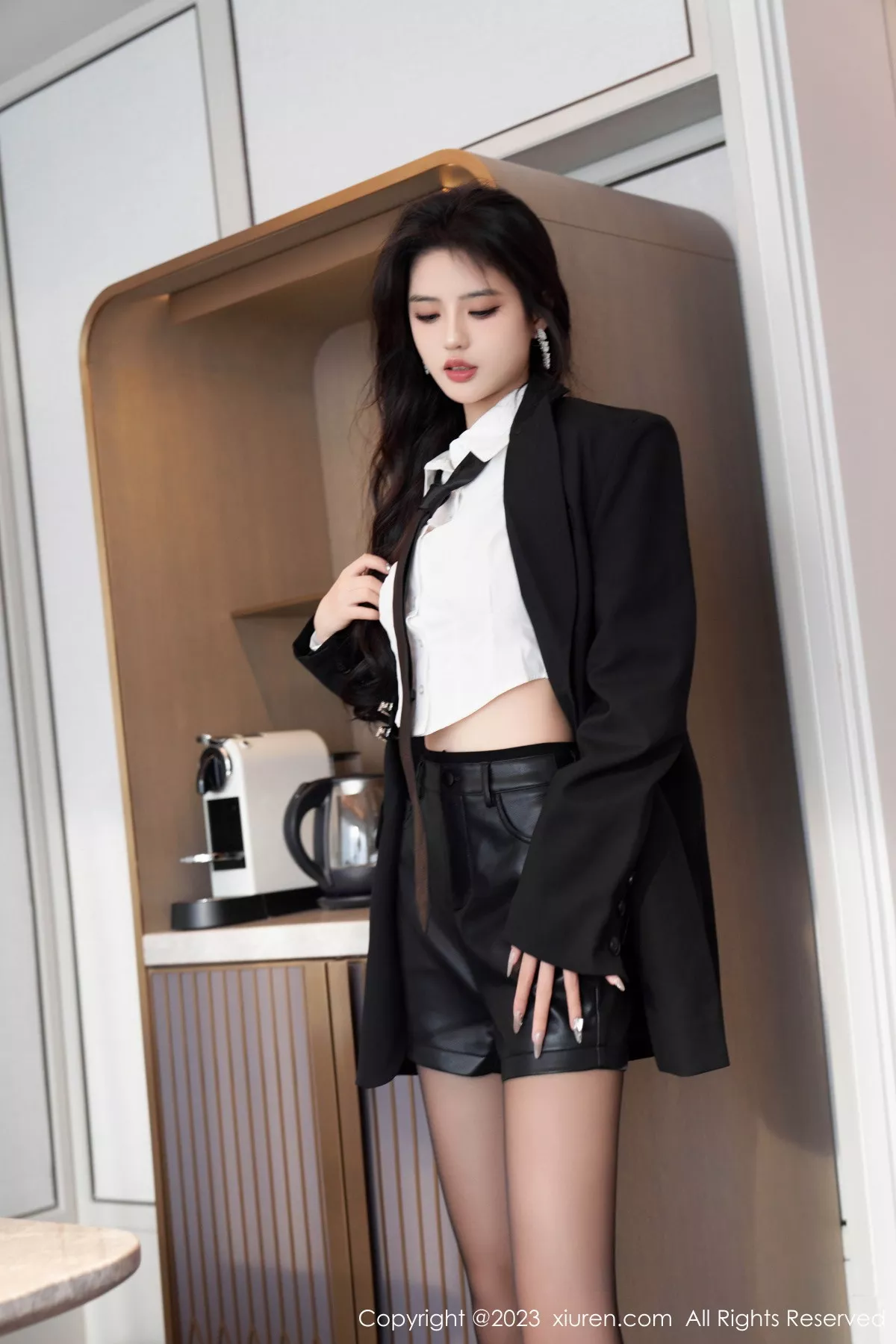 秀人集.com_[XiuRen秀人网]No.7560_模特浅浅Danny性感白T配黑短裙露黑色内衣配超薄肉丝诱惑写真98P