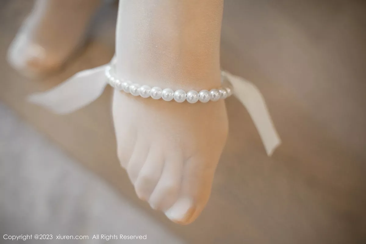 秀人集.com_[XiuRen秀人网]No.7559_模特雪糕CiCi性感白色旗袍露墨绿内衣配开档肉丝惹火诱惑写真76P