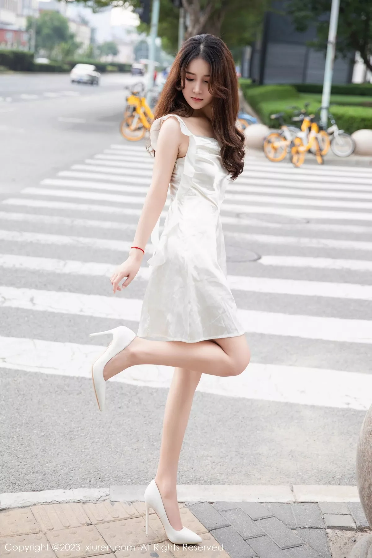 秀人集.com_[XiuRen秀人网]No.7558_模特林煊煊脱性感白色连衣短裙露白色内衣秀完美身材诱惑写真70P