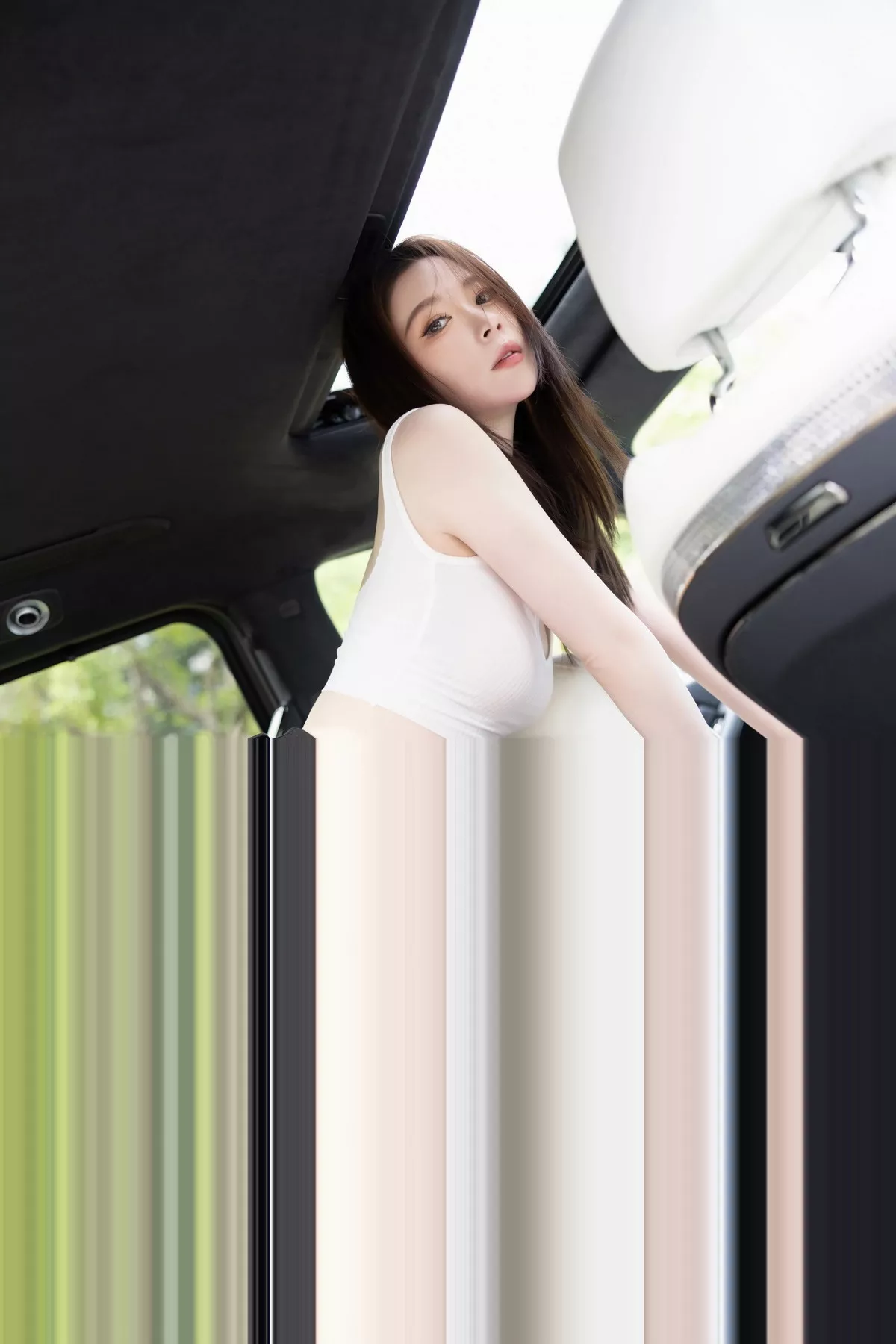 秀人集.com_[XiaoYu画语界]Vol.1134_模特梦心玥性感白色短款上衣配黑短裤露超薄黑丝秀美腿诱惑写真82P