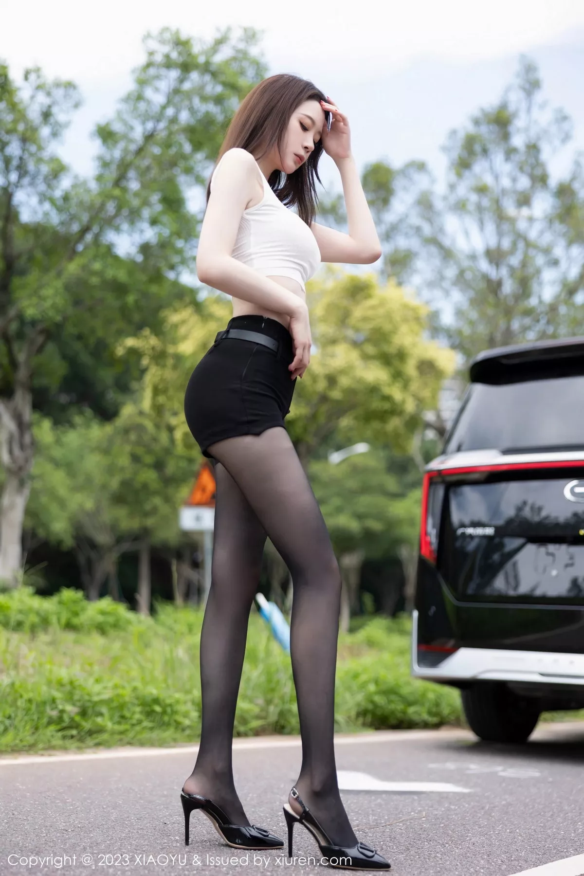 秀人集.com_[XiaoYu画语界]Vol.1134_模特梦心玥性感白色短款上衣配黑短裤露超薄黑丝秀美腿诱惑写真82P