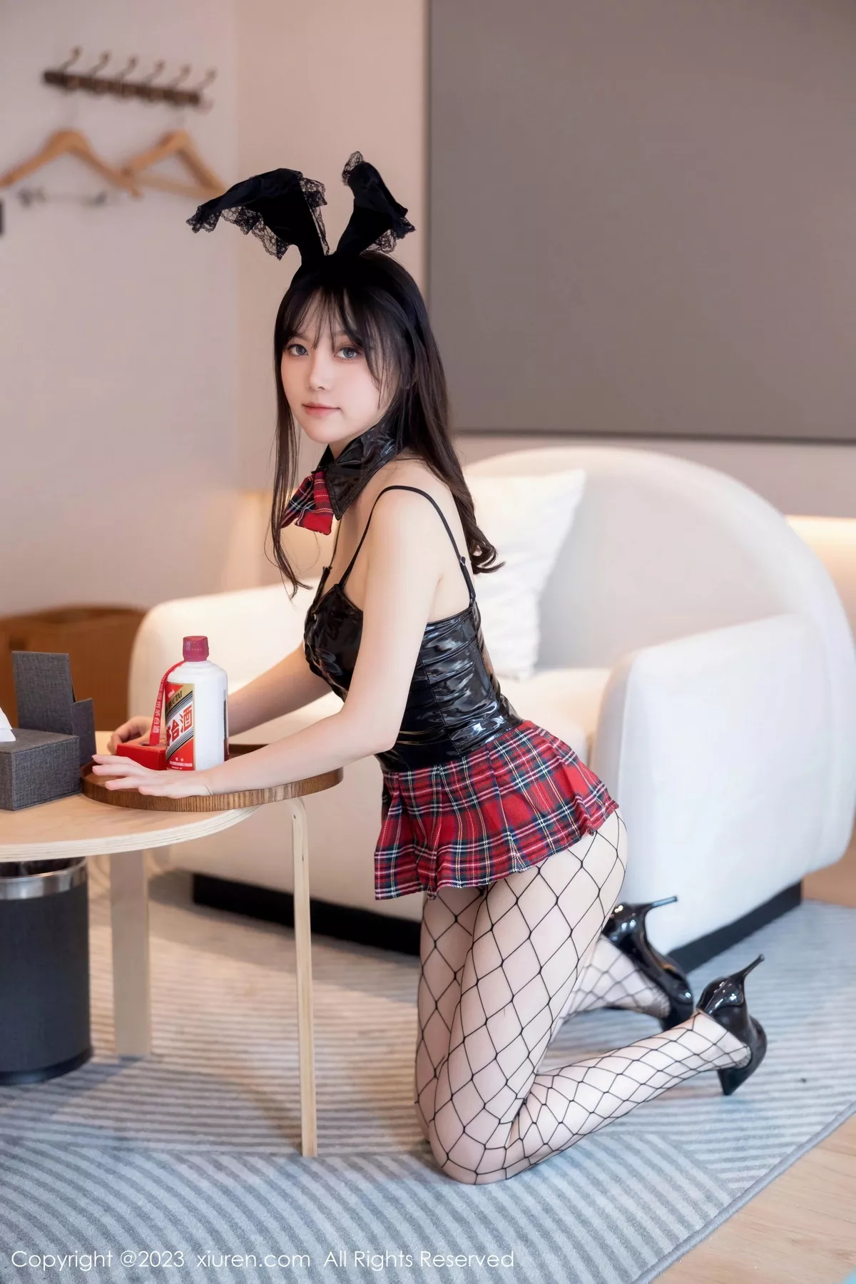 秀人集.com_[XiuRen秀人网]No.7575_模特豆瓣酱性感黑色皮质连体衣配黑丝网袜秀丰满身材诱惑写真80P