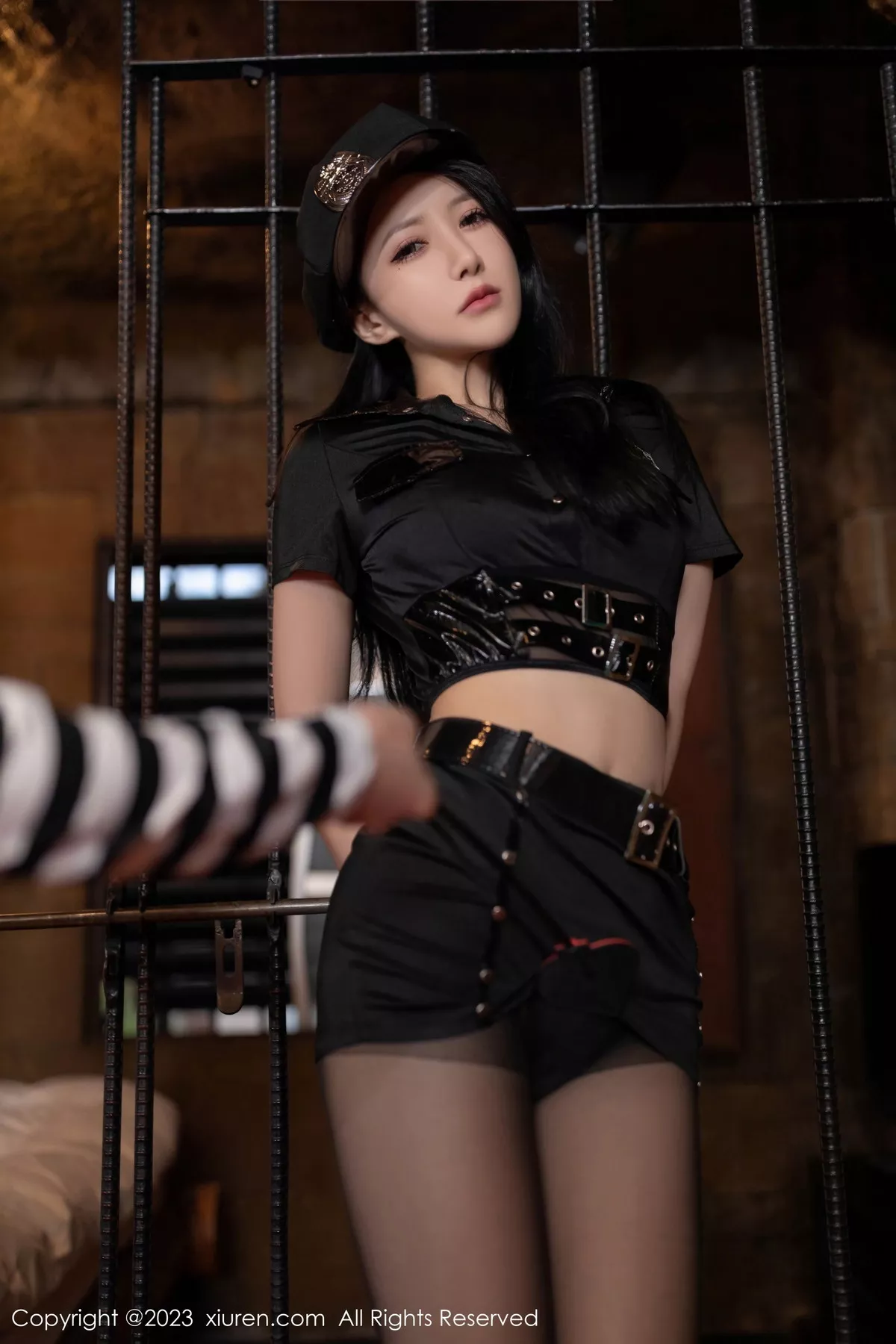 秀人集.com_[XiuRen秀人网]No.7576_模特鱼子酱Fish性感黑色服饰配超薄破烂黑丝秀曼妙身姿诱惑写真84P