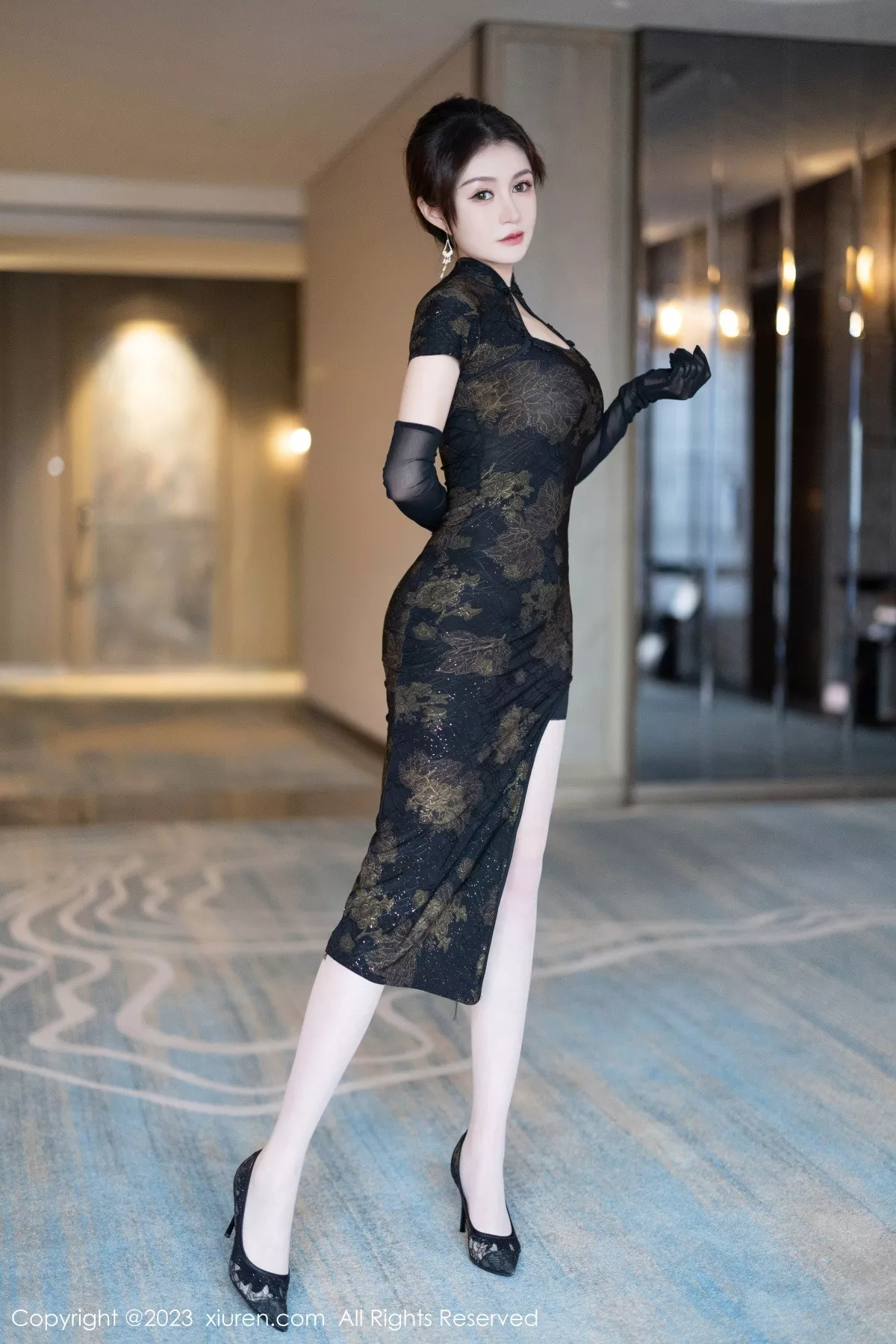 秀人集.com_[XiuRen秀人网]No.7688_模特唐宁宁性感黑色情趣旗袍服饰配黑丝袜秀丰腴身姿诱惑写真81P