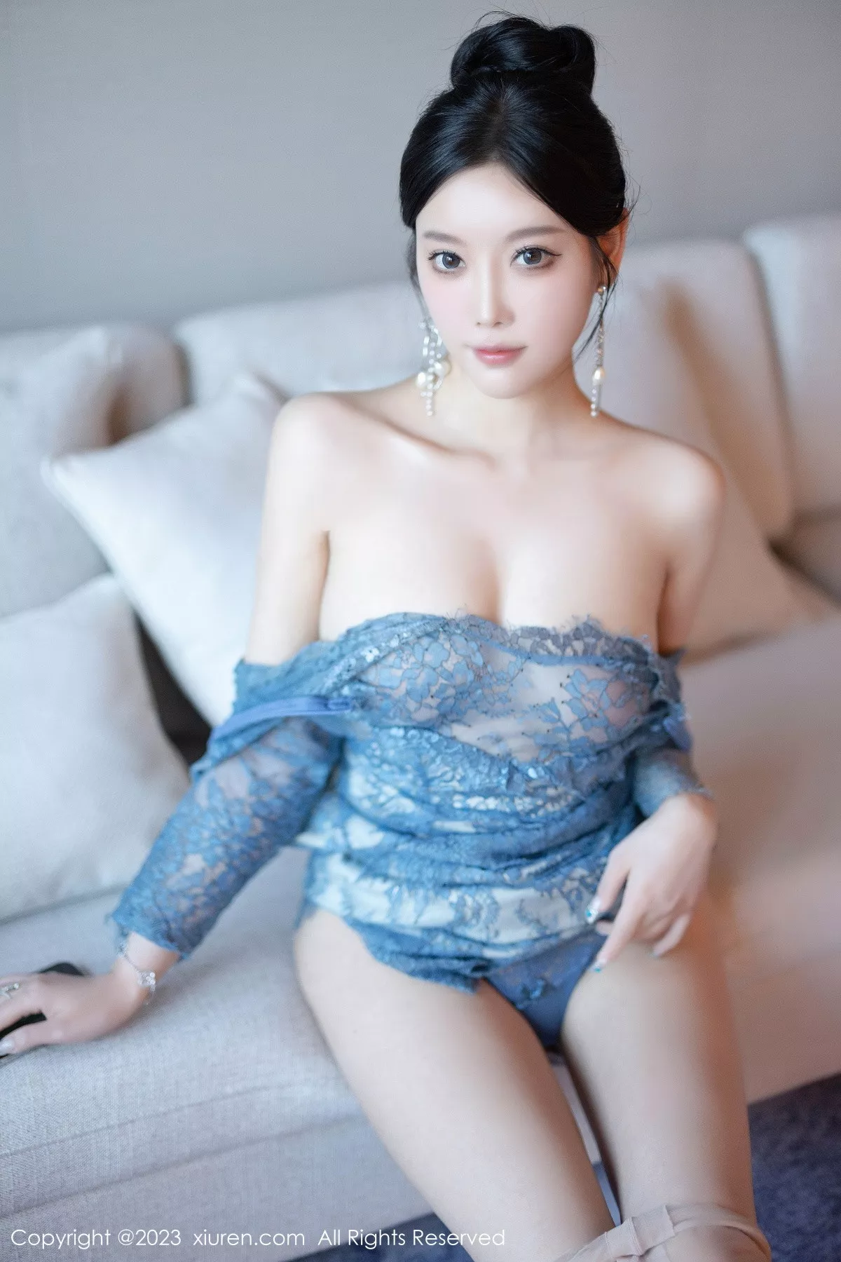 秀人集.com_[XiuRen秀人网]No.7732_女神杨晨晨蓝灰色薄纱旗袍+性感淡蓝情趣服秀惹火身材诱惑写真82P