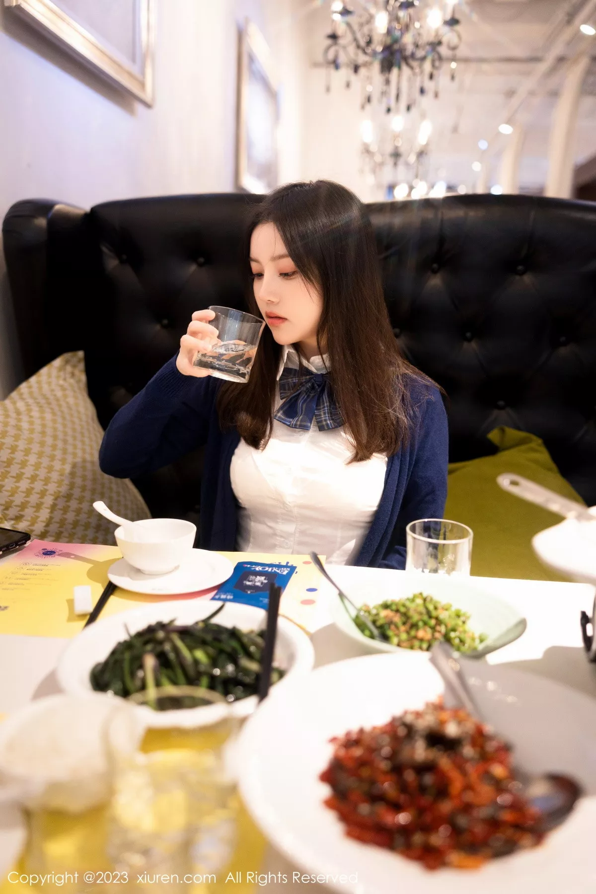 秀人集.com_[XiuRen秀人网]No.7754_模特豆瓣酱性感蓝色上衣配蓝色格子短裙露白色蕾丝内衣诱惑写真92P