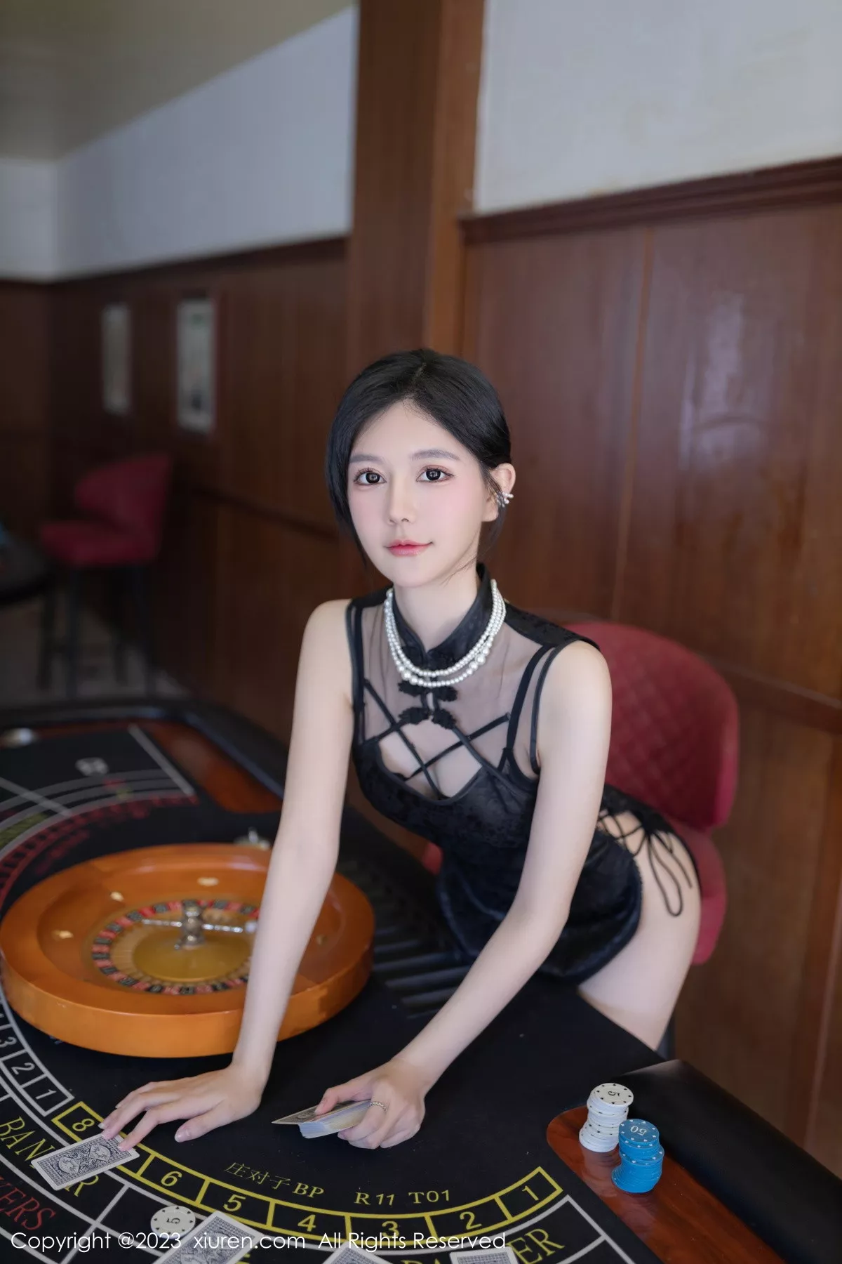 秀人集.com_[XiuRen秀人网]No.7753_模特幼幼荷官扮演性感黑色旗袍露蕾丝内衣配超薄黑丝诱惑写真80P