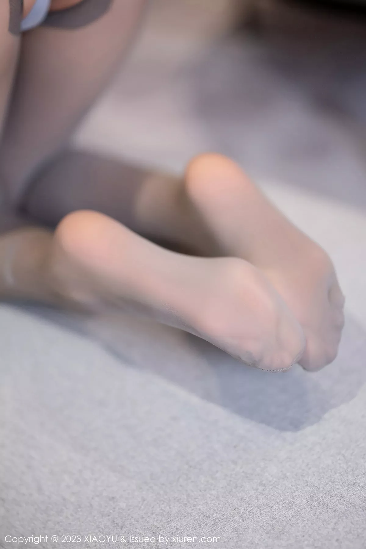 秀人集.com_[XiaoYu画语界]Vol.1156_女神杨晨晨Yome灰色蕾丝内衣配开档灰丝秀丰腴身材诱惑写真100P