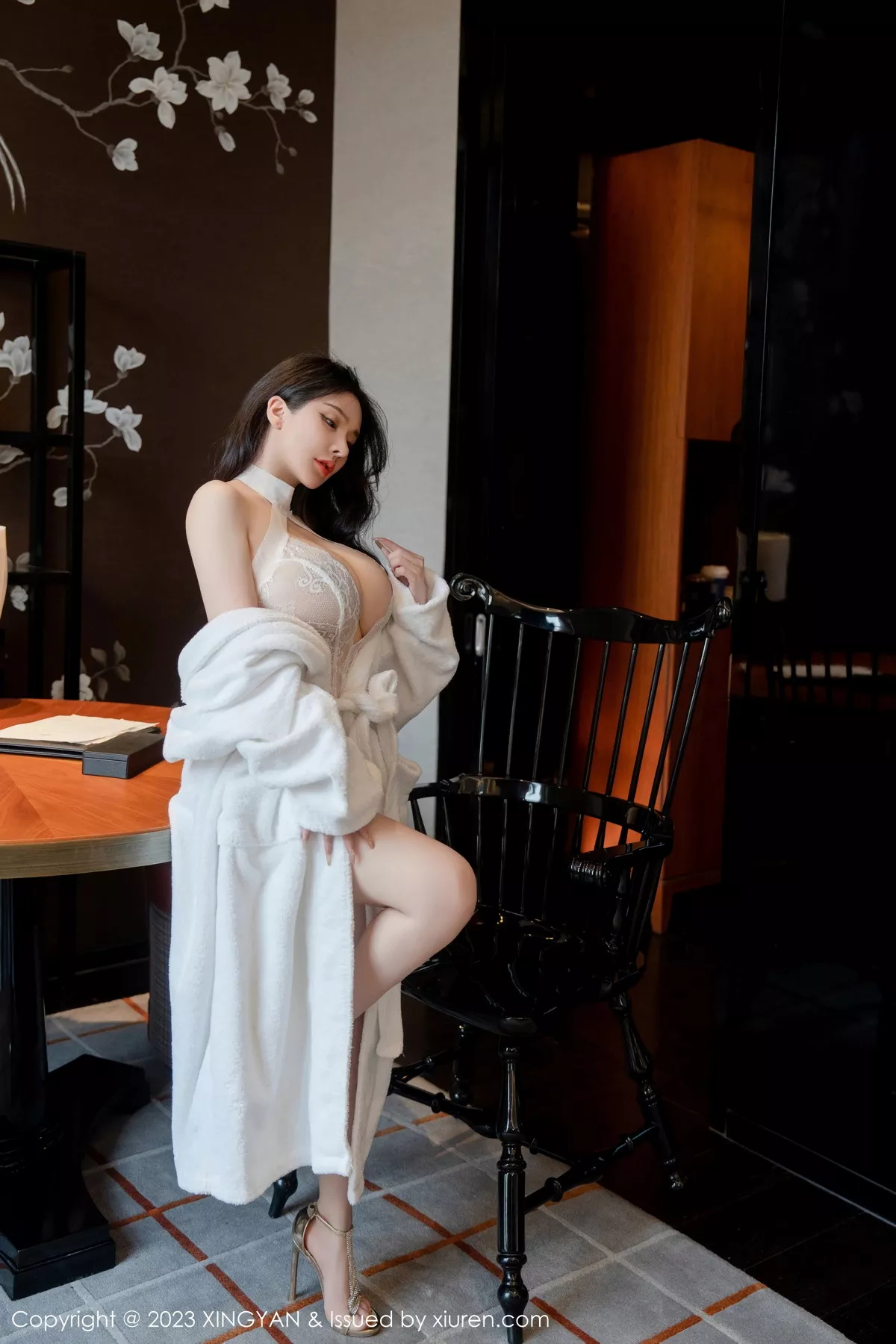 秀人集.com_[XINGYAN星颜社]VOL.220_模特潘娇娇性感白色浴袍露白色蕾丝情趣内衣秀豪乳极致诱惑写真76P