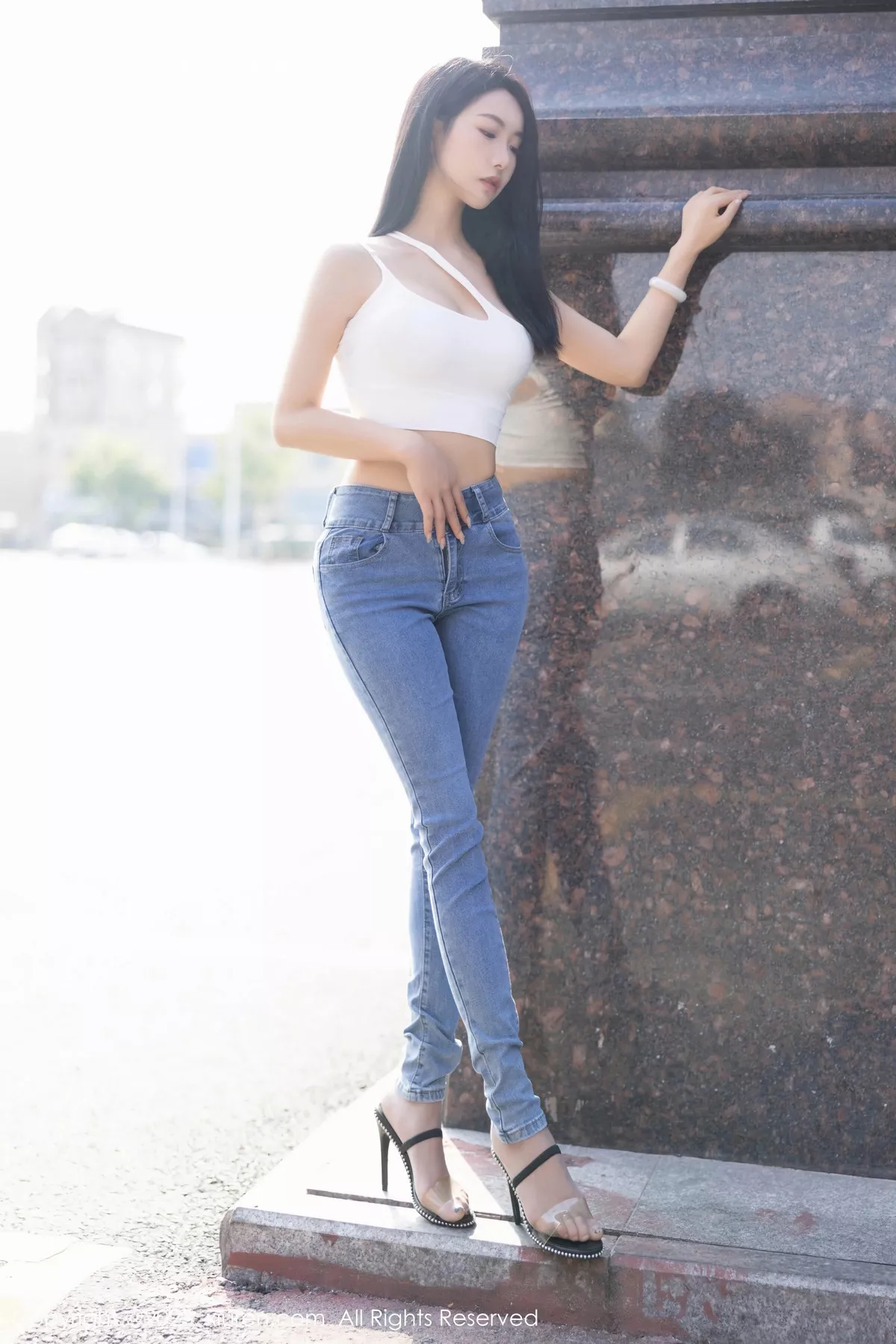 秀人集.com_[XiuRen秀人网]No.7781_女神苏苏阿性感白色上衣配简约牛仔裤秀曼妙绝美身姿诱惑写真95P