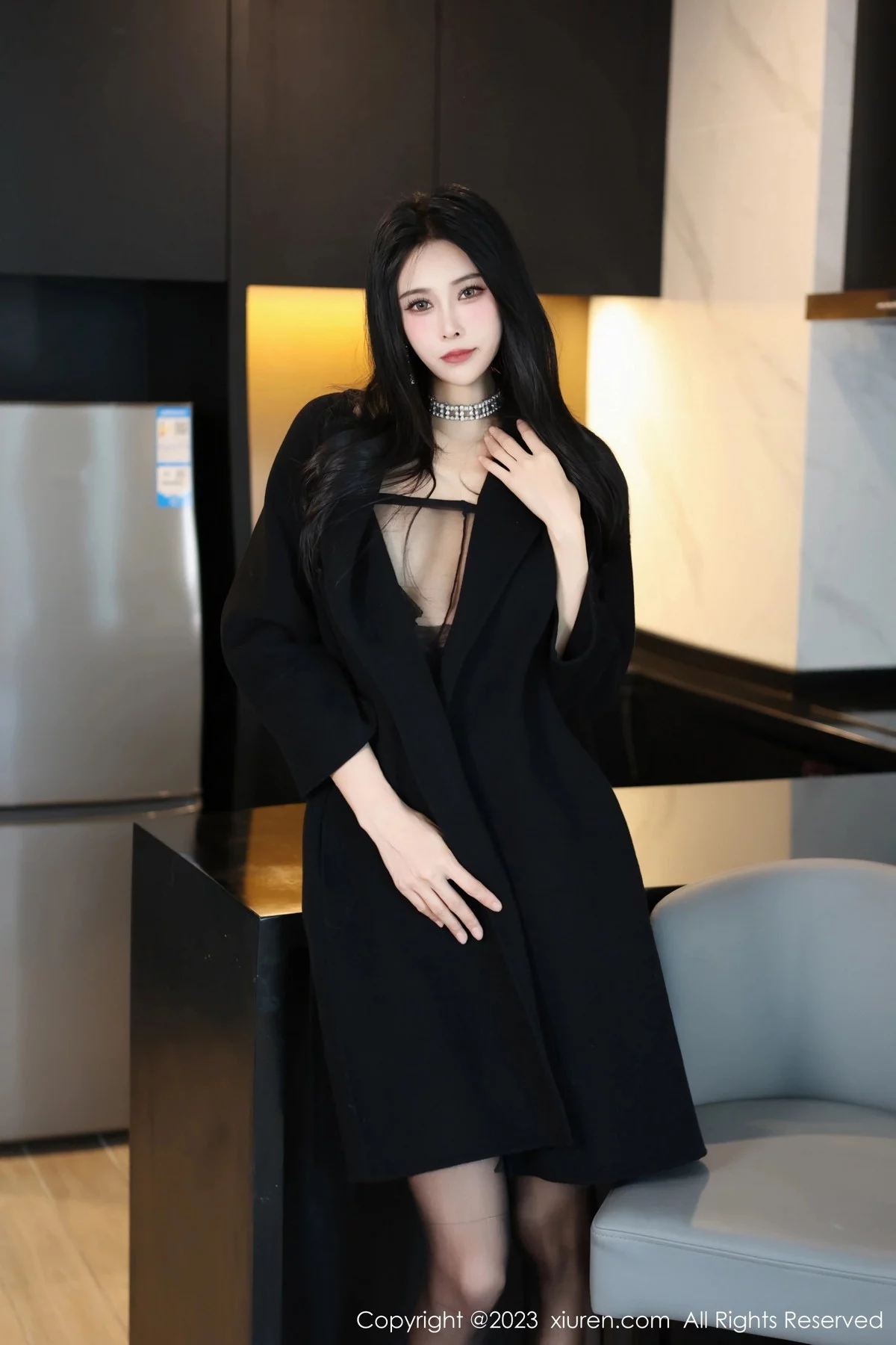 秀人集.com_[XiuRen秀人网]No.7797_模特草莓mm脱黑色外套露黑色薄纱内衣配超薄黑丝极致魅惑写真70P