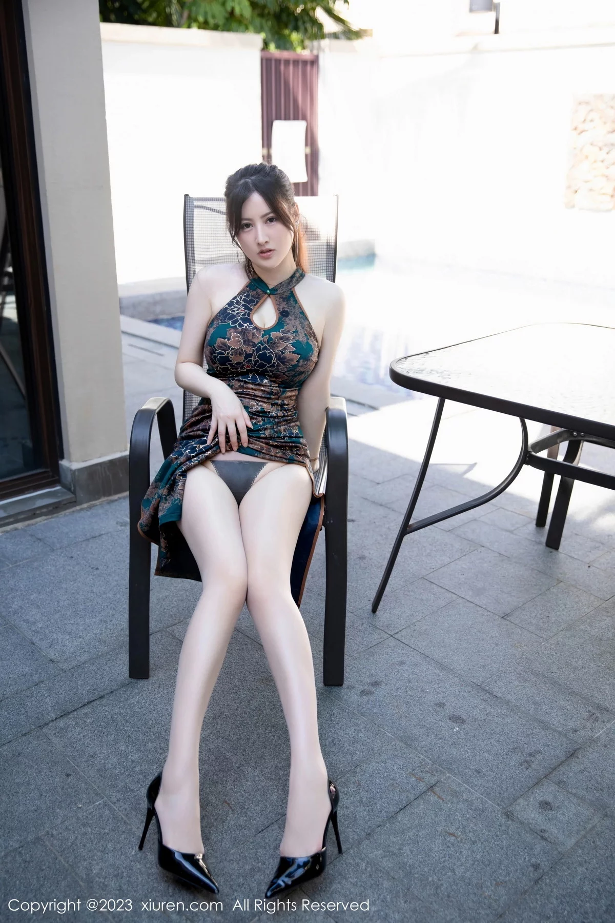 秀人集.com_[XiuRen秀人网]No.7807_模特诗诗kiki性感暗花色旗袍露黑色蕾丝内衣秀惹火身材诱惑写真85P