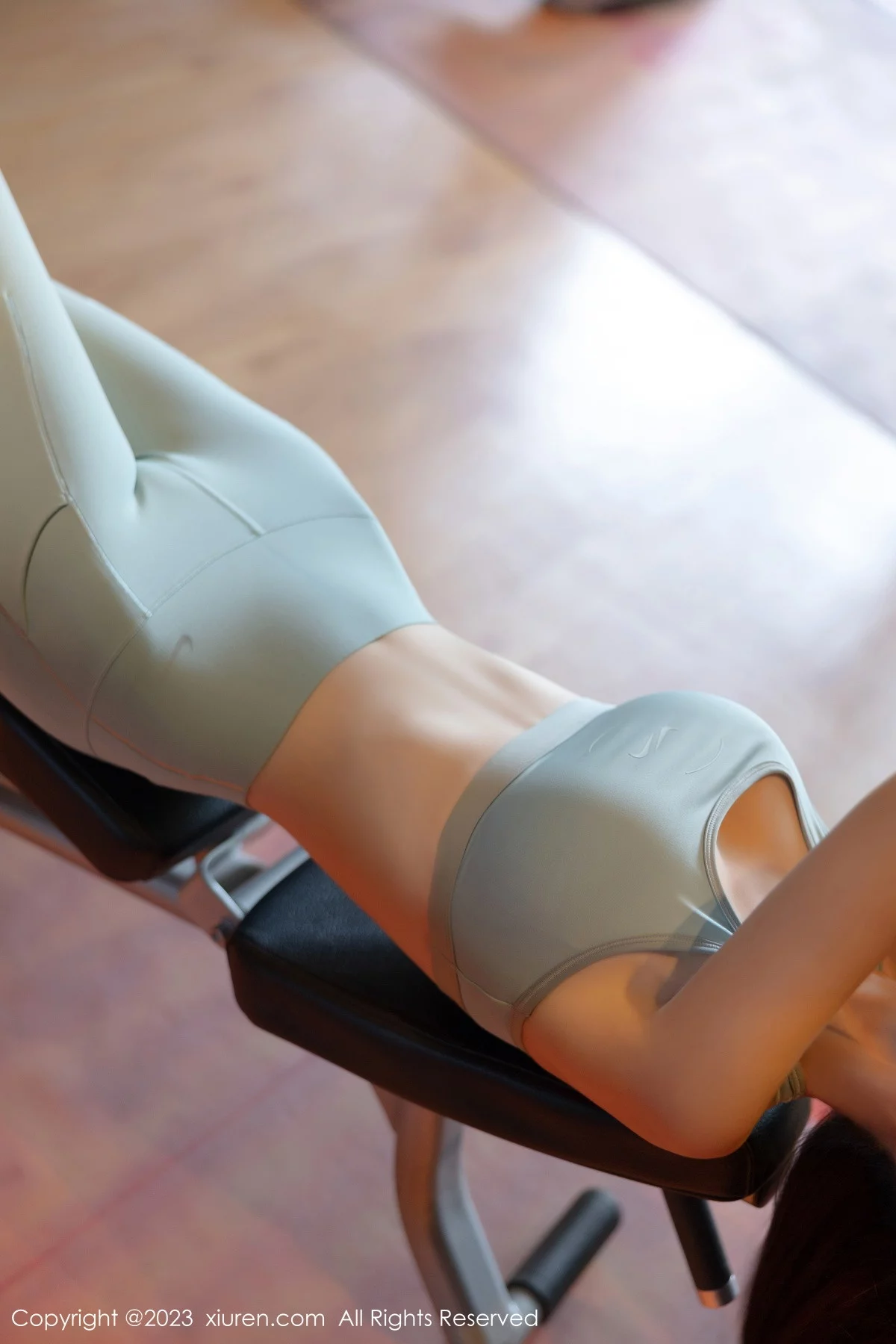 秀人集.com_[XiuRen秀人网]No.7810_模特章芃芃健身场所性感绿灰运动瑜伽服饰秀完美身材诱惑写真80P