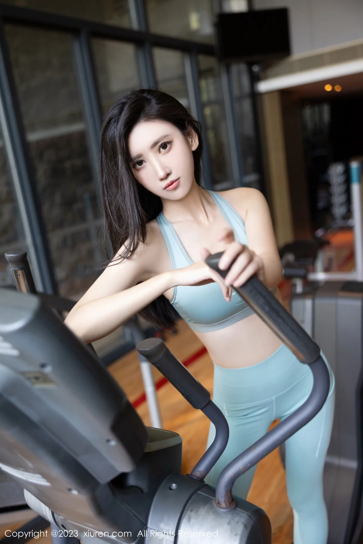 秀人集.com_[XiuRen秀人网]No.7810_模特章芃芃健身场所性感绿灰运动瑜伽服饰秀完美身材诱惑写真80P