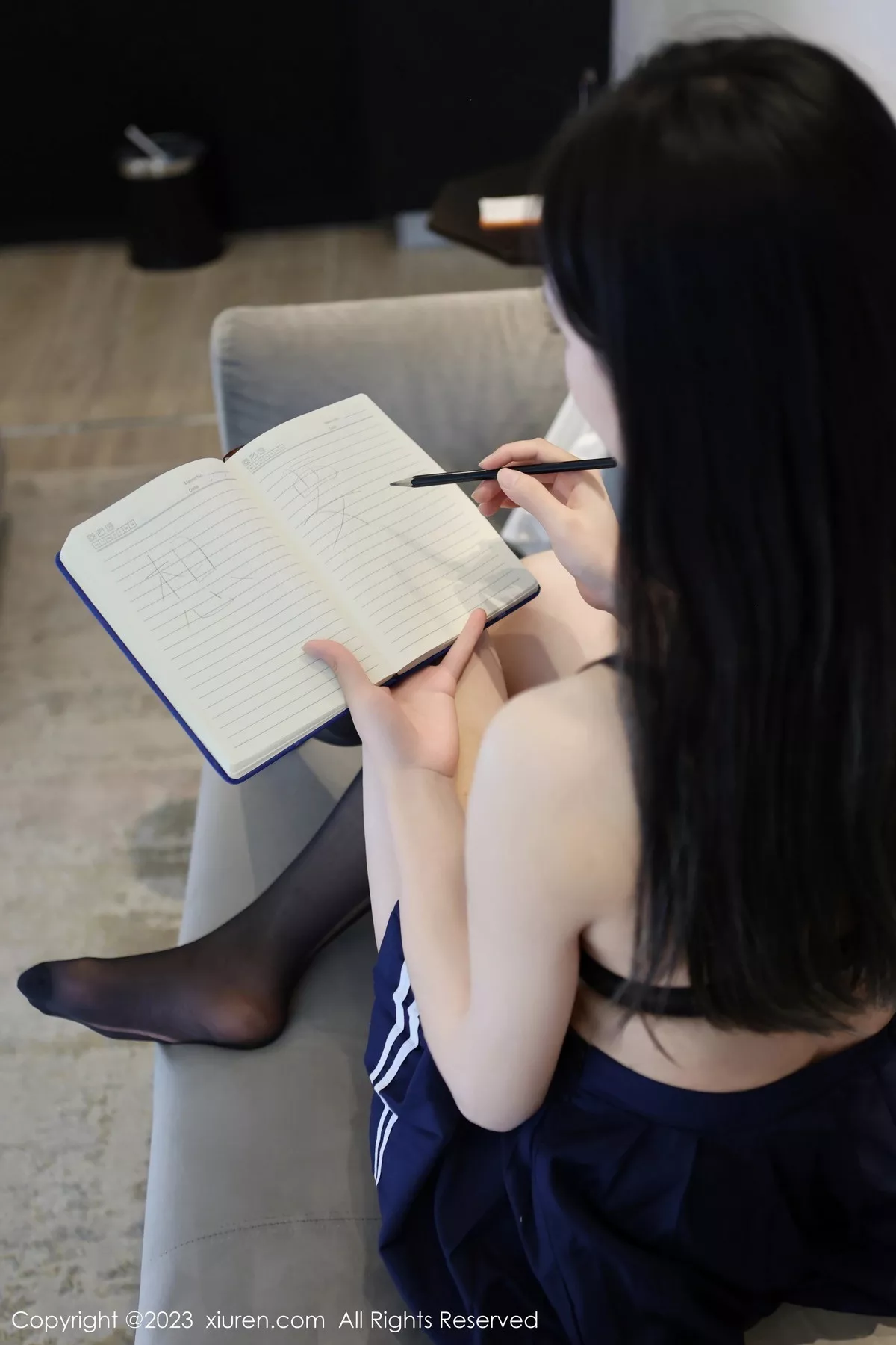 秀人集.com_[XiuRen秀人网]No.7697_模特大橘BBKira性感白色上衣配蓝短裙秀丰腴美臀撩人诱惑写真66P