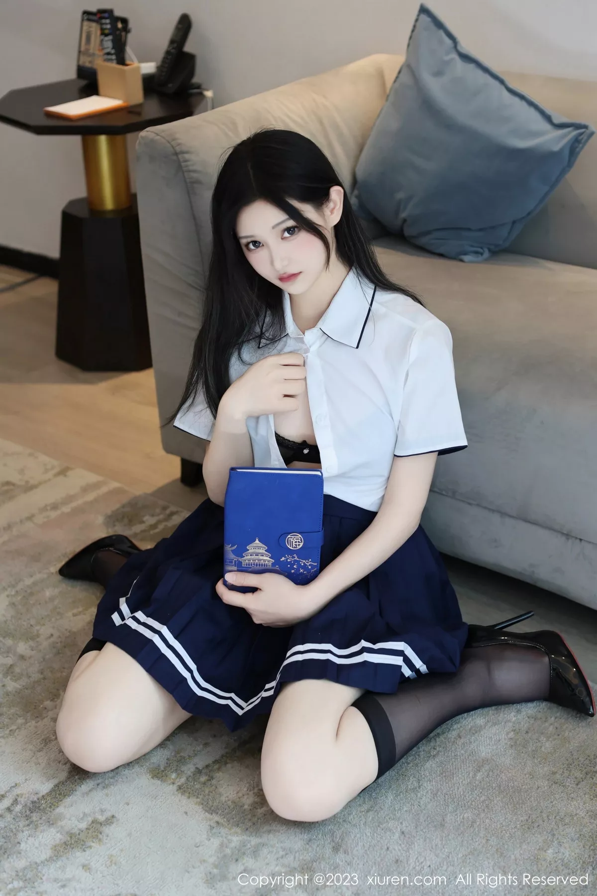 秀人集.com_[XiuRen秀人网]No.7697_模特大橘BBKira性感白色上衣配蓝短裙秀丰腴美臀撩人诱惑写真66P