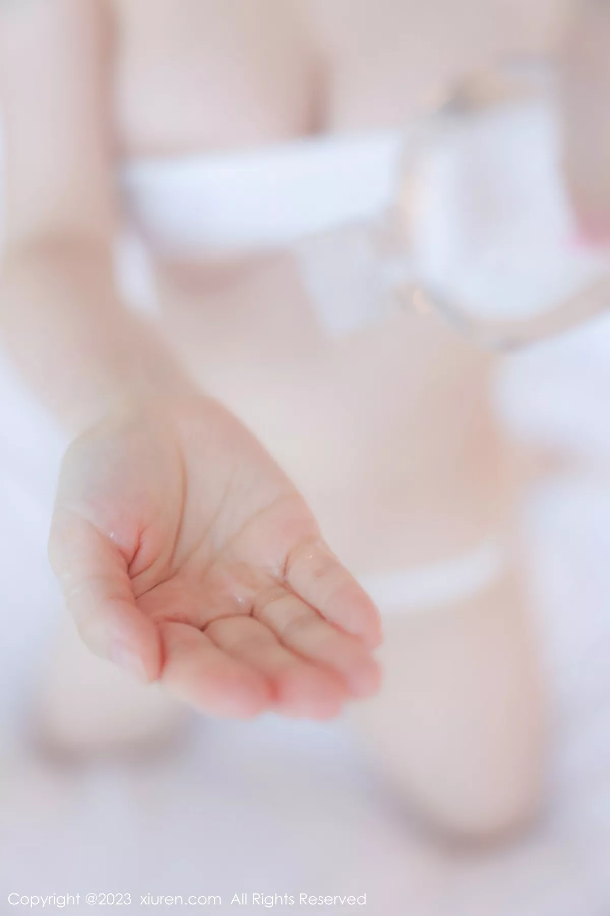 秀人集.com_[XiuRen秀人网]No.7720_模特豆瓣酱蓝色薄纱上衣配黑短裙露白色内衣秀丰满身材诱惑写真83P