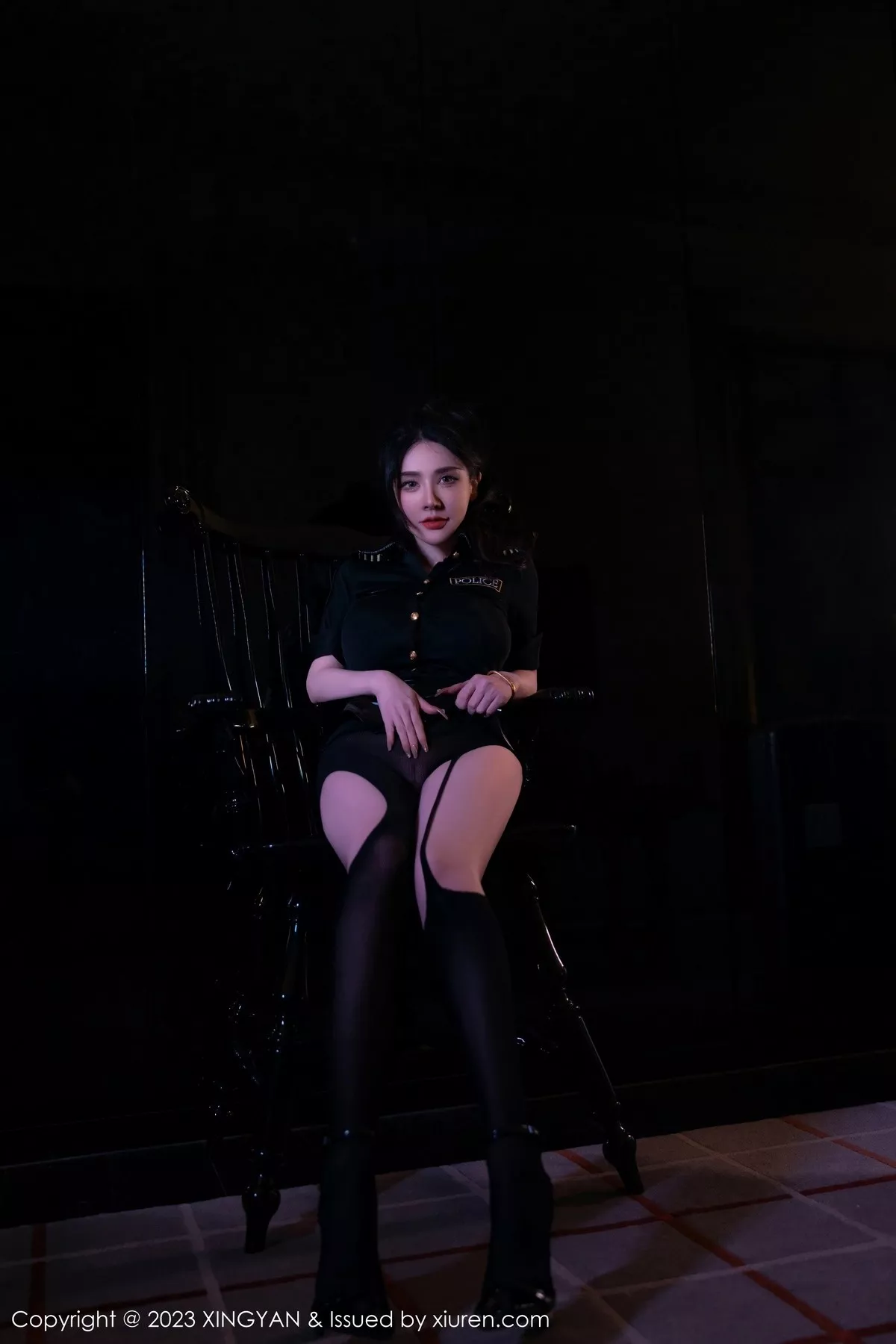 秀人集.com_[XINGYAN星颜社]VOL.218_模特潘娇娇性感黑色短裙制服配魅惑黑丝秀巨乳肥臀撩人诱惑写真75P