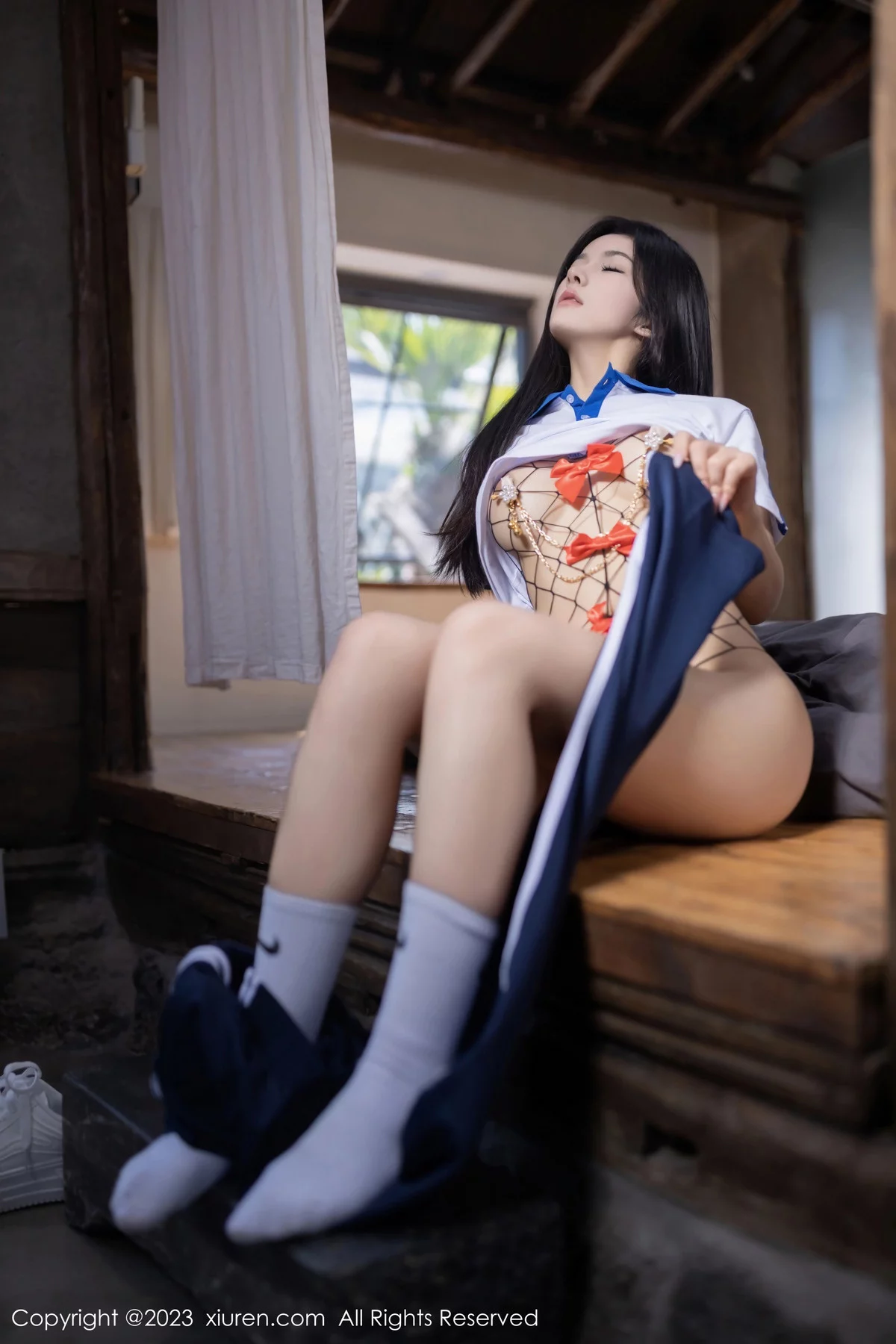 秀人集.com_[XiuRen秀人网]No.7876_模特谭小灵性感学生角色装扮露黑色渔网秀惹火身材极致诱惑写真85P