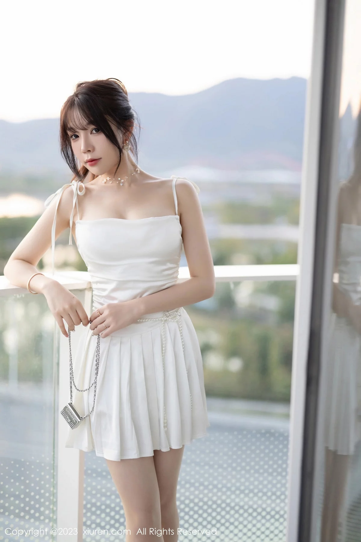 秀人集.com_[XiuRen秀人网]No.7889_女神徐莉芝Booty白色露肩礼裙配原色丝袜秀曼妙身姿诱惑写真100P