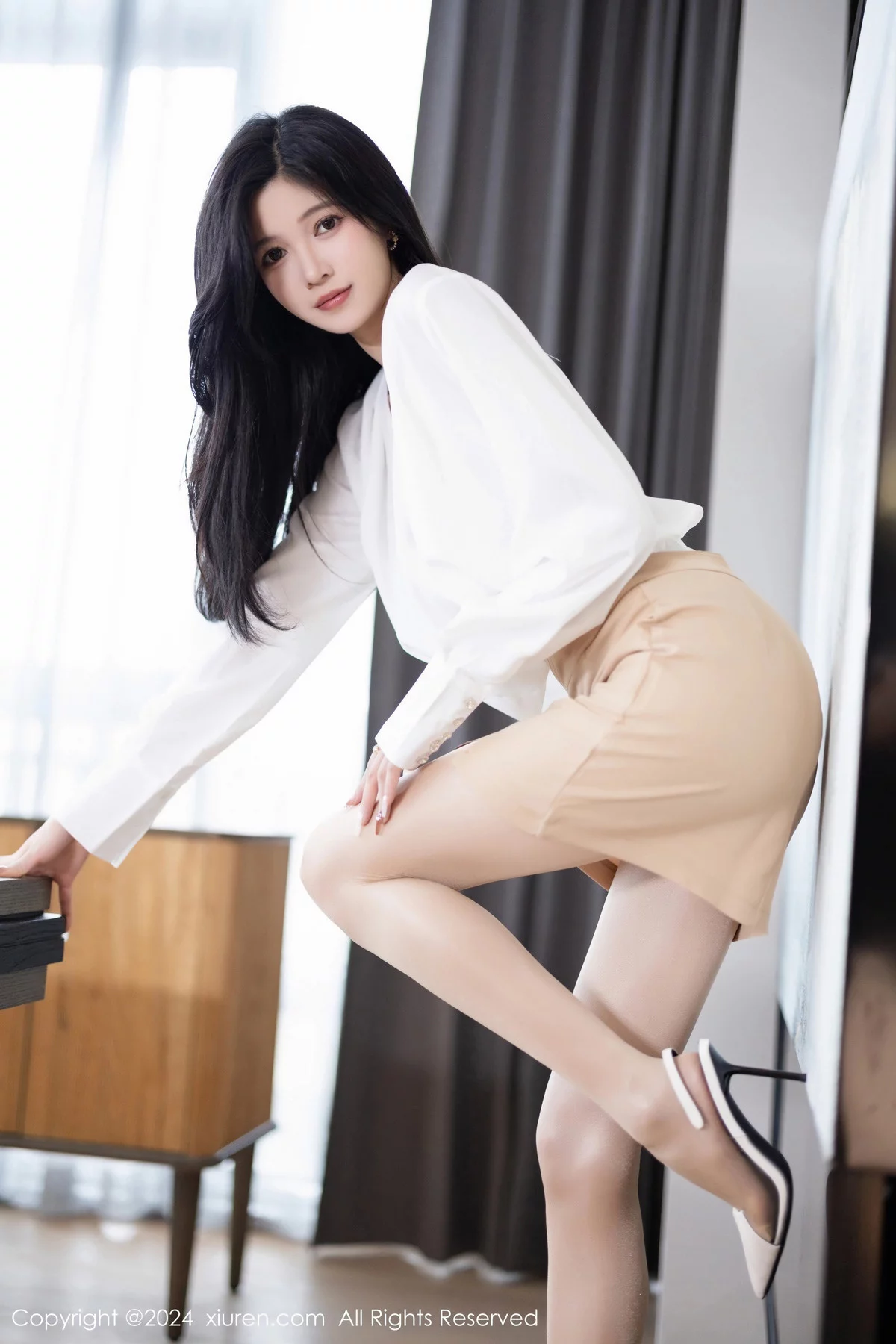 秀人集.com_[XiuRen秀人网]No.7906_模特程程程白上衣配杏色短裙露性感白色内衣秀苗条身材迷人写真82P