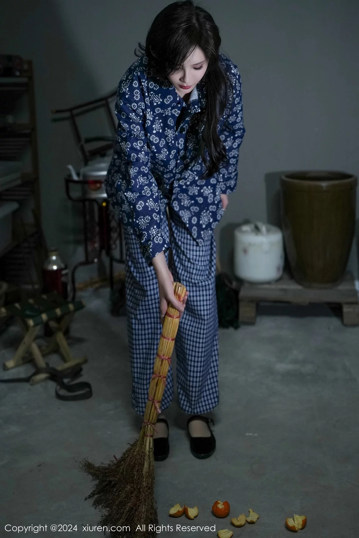 秀人集.com_[XiuRen秀人网]No.7915_女神Carol周妍希宿舍拍摄私房床上超薄肉丝秀翘臀美腿诱惑写真86P