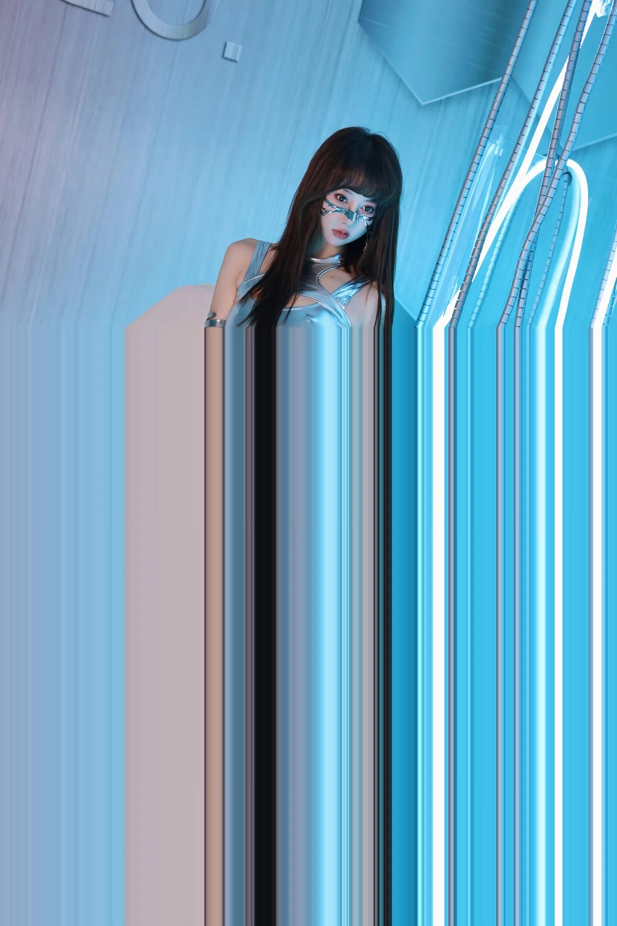 秀人集.com_[XiuRen秀人网]No.7916_模特金tiao性感银白色服饰配白色短裙半脱秀曼妙身姿诱惑写真95P