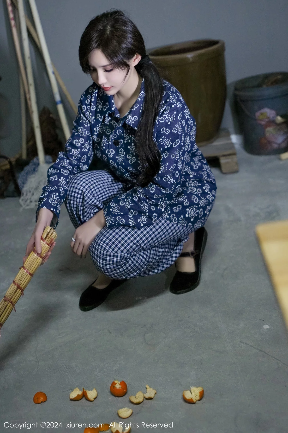 秀人集.com_[XiuRen秀人网]No.7915_女神Carol周妍希宿舍拍摄私房床上超薄肉丝秀翘臀美腿诱惑写真86P