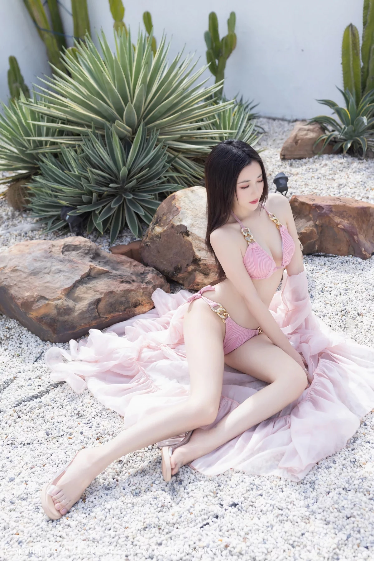 秀人集.com_[XiuRen秀人网]No.7920_模特鱼子酱Fish泳池边性感粉色比基尼服饰秀曼妙身姿诱惑写真81P